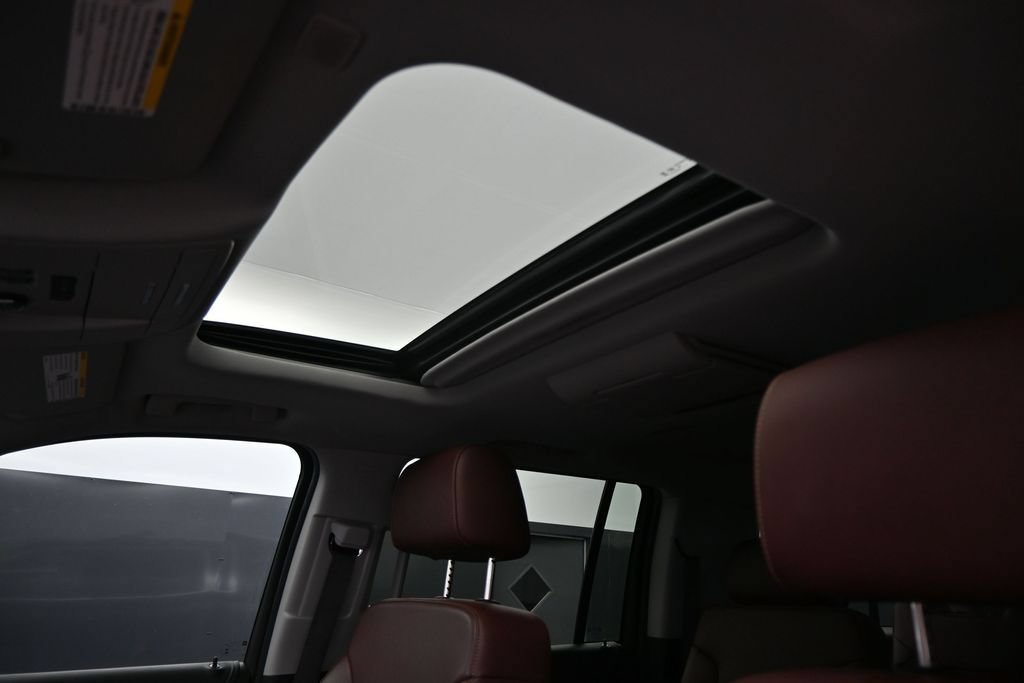 Used 2019 Chevrolet Suburban Premier w/ Premier Plus Edition RWD image 13