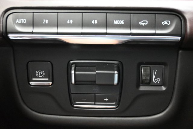 Used 2023 Cadillac Escalade ESV Sport Platinum w/ LPO, ONYX Package AWD/4WD image 17