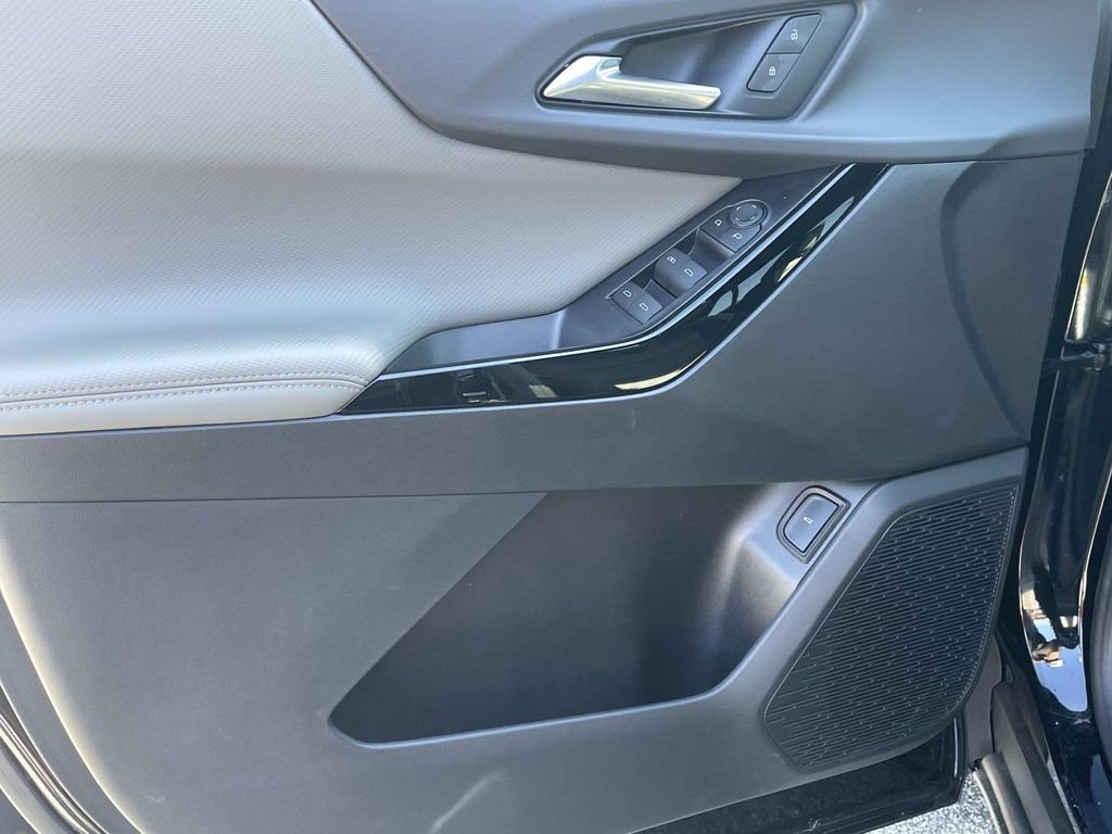 New 2026 Chevrolet Equinox LT w/ Convenience Package II image 15