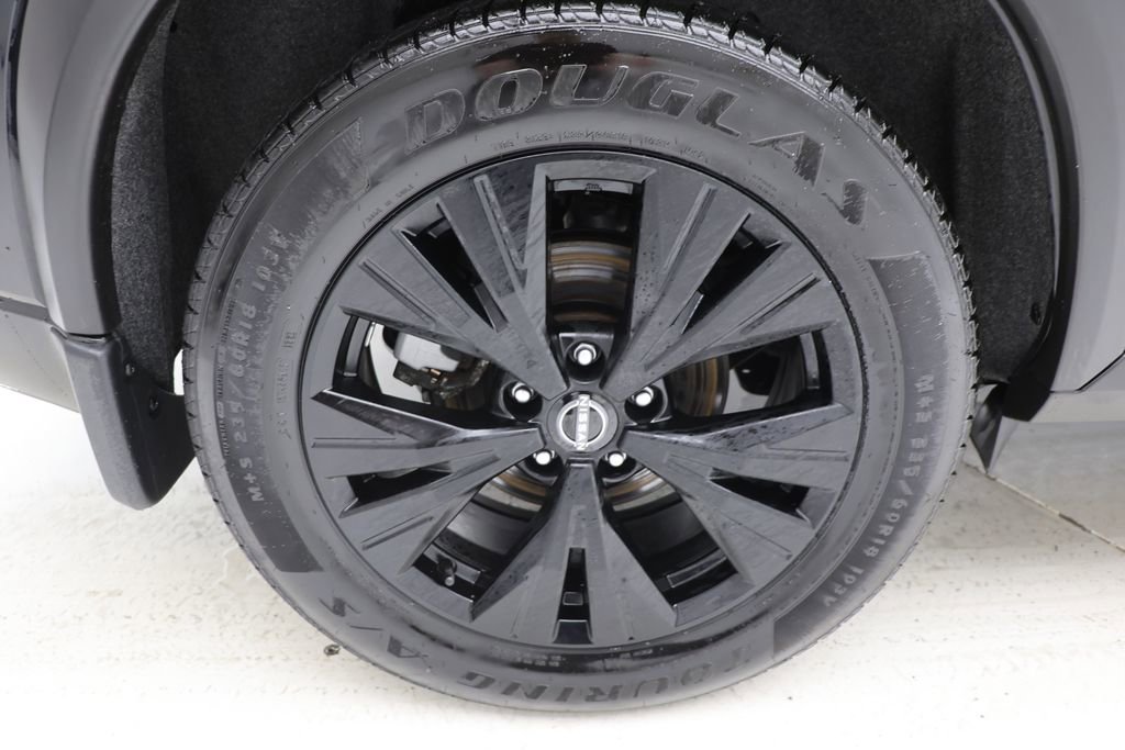 Used 2023 Nissan Rogue SV w/ SV Premium B Package image 9
