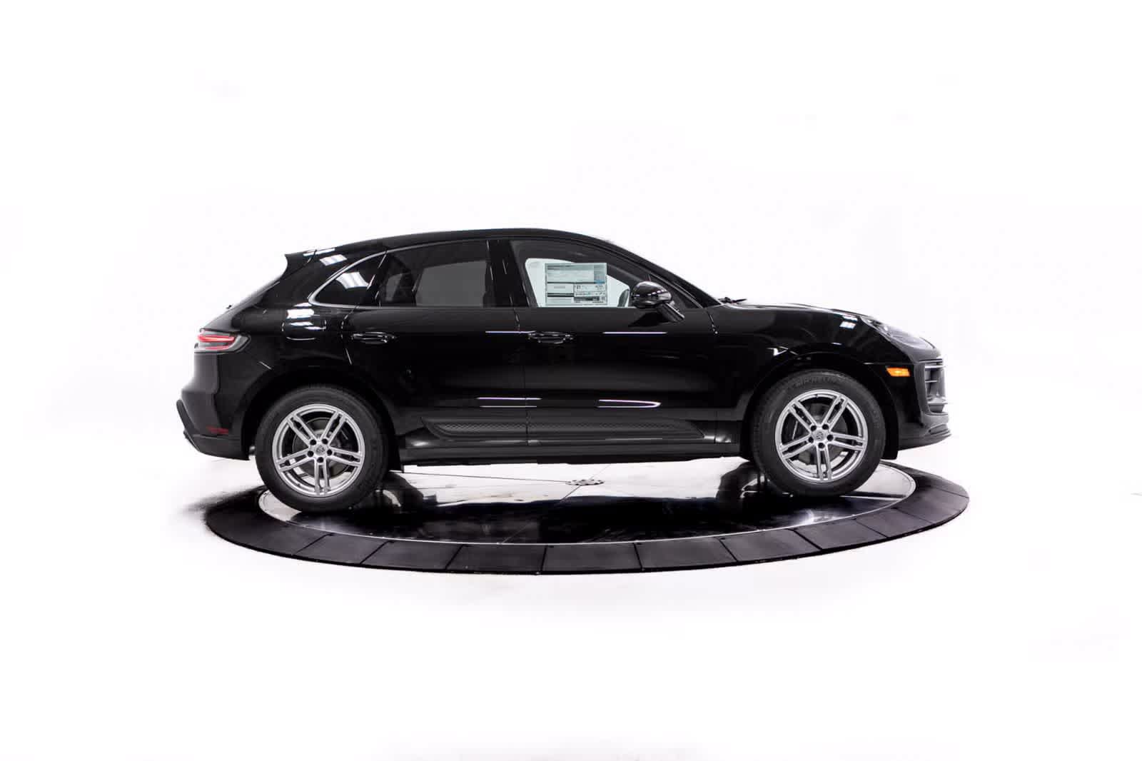 Certified 2026 Porsche Macan AWD/4WD image 8