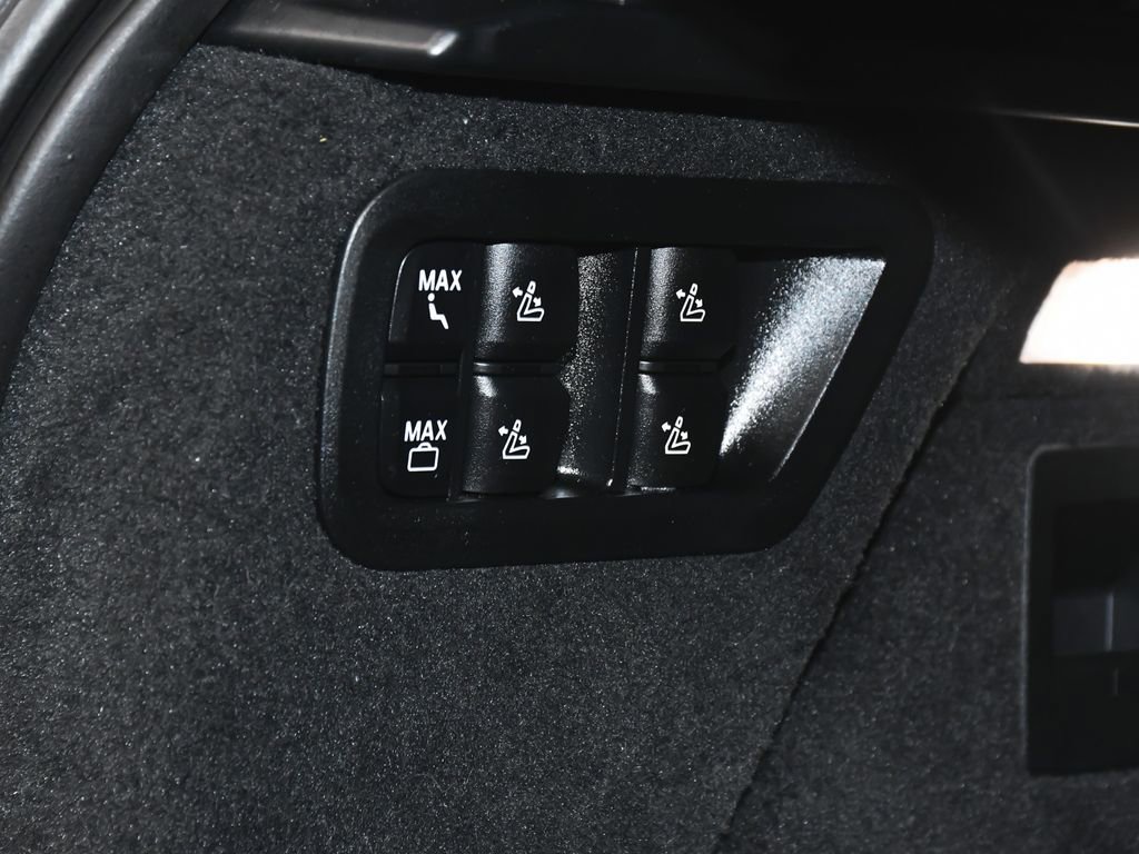 Used 2023 BMW X7 xDrive40i w/ Executive Package image 78