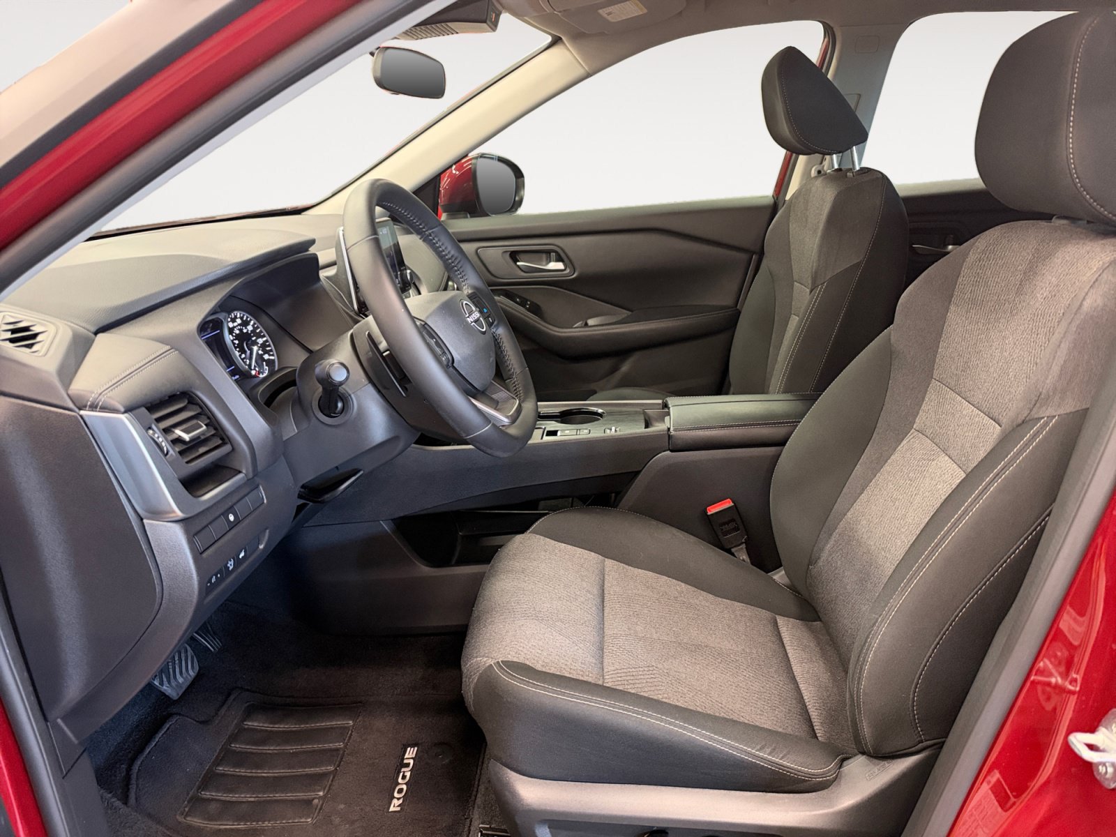 Used 2025 Nissan Rogue SV FWD image 22