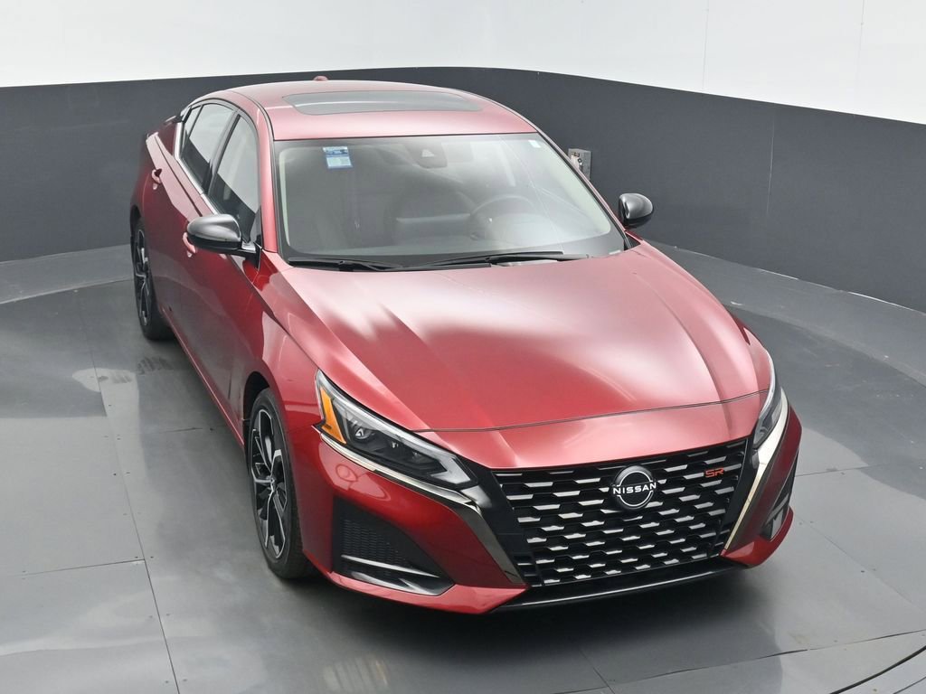 Used 2023 Nissan Altima 2.5 SR w/ SR Premium Package image 3