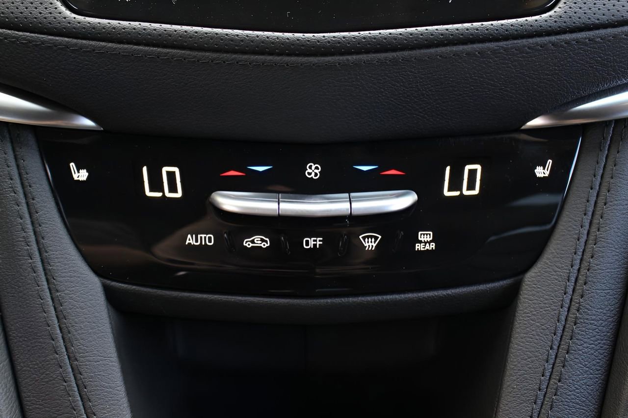 New 2025 Cadillac XT6 Luxury FWD image 24