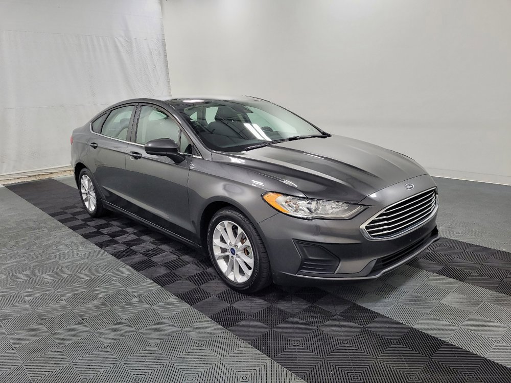 Used 2020 Ford Fusion SE image 11