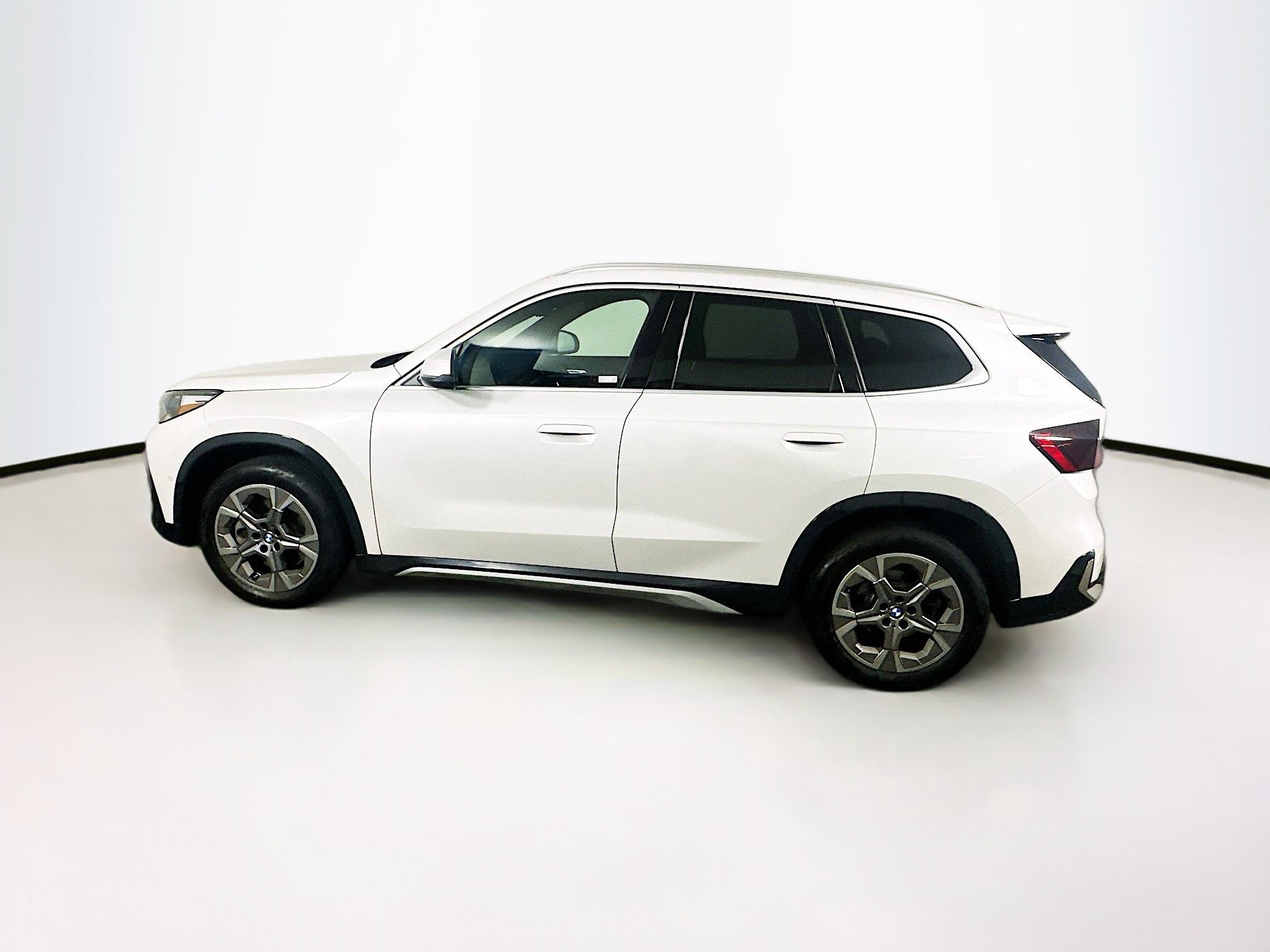 Used 2025 BMW X1 xDrive28i AWD/4WD image 4