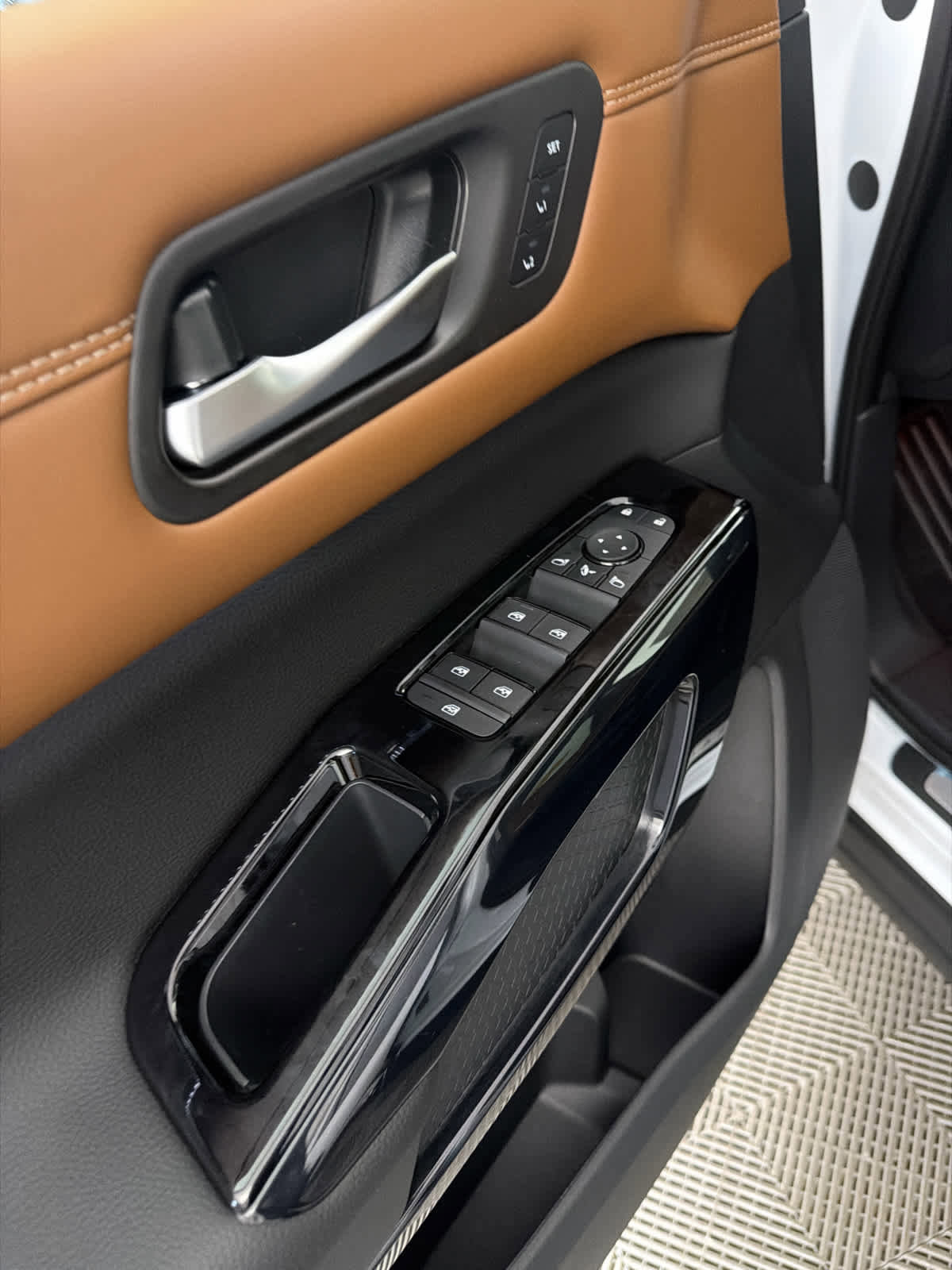 New 2026 Nissan Pathfinder Platinum image 24