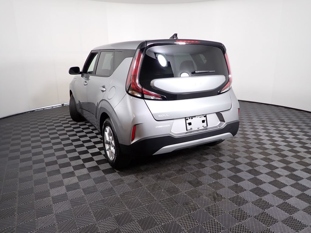 Used 2025 Kia Soul LX w/ LX Technology Package FWD image 14