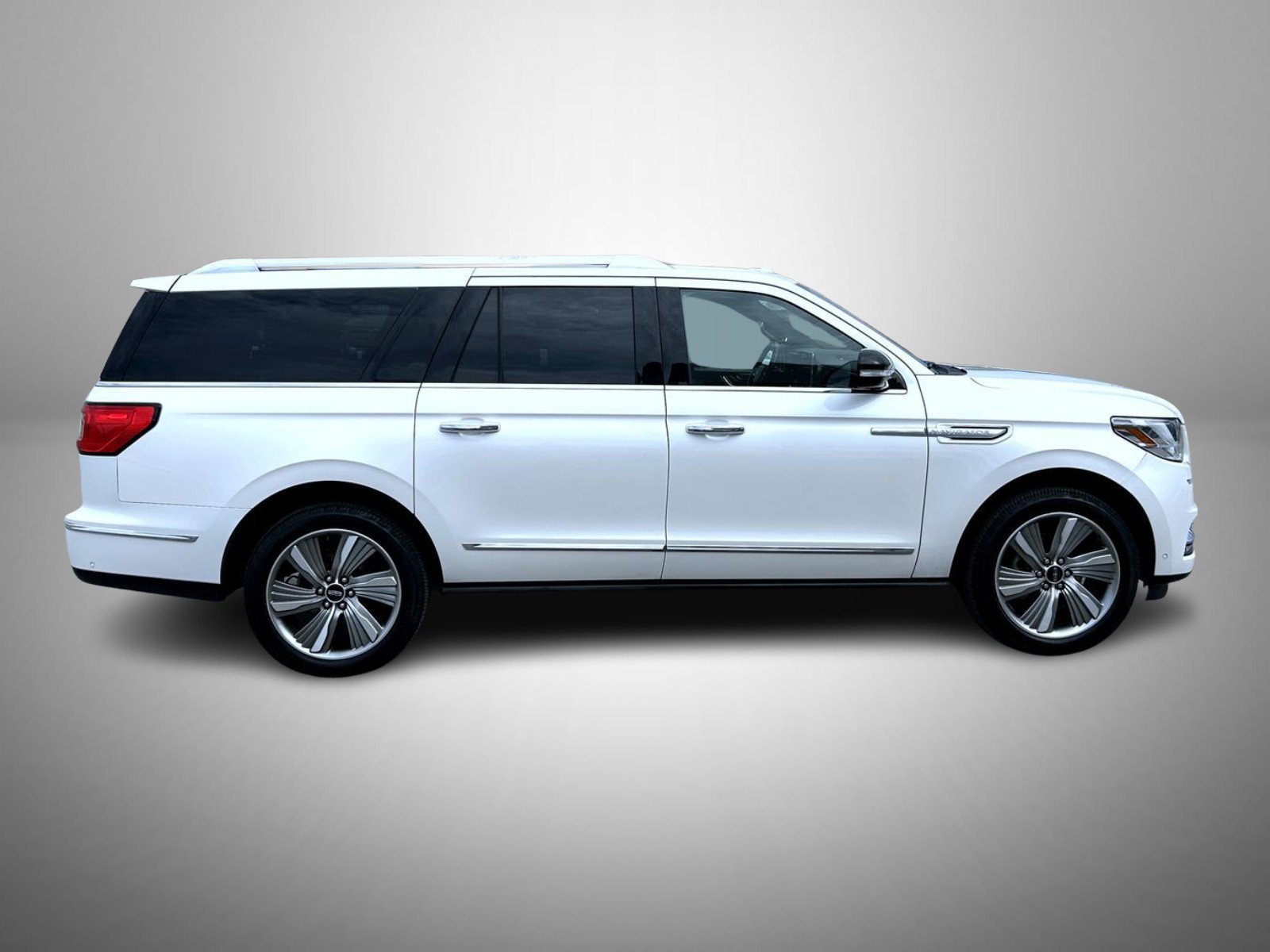 Used 2018 Lincoln Navigator L Reserve w/ Technology Package AWD/4WD image 4