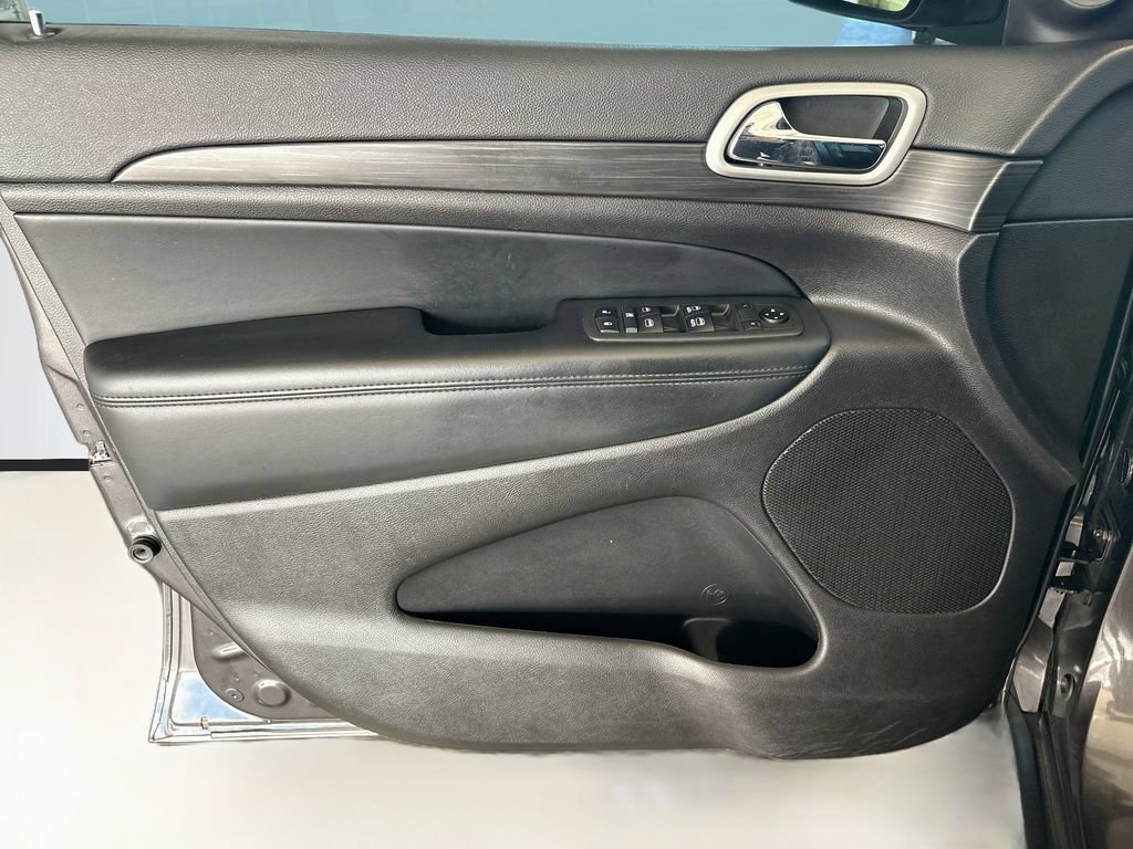 Used 2021 Jeep Grand Cherokee Laredo X RWD image 23
