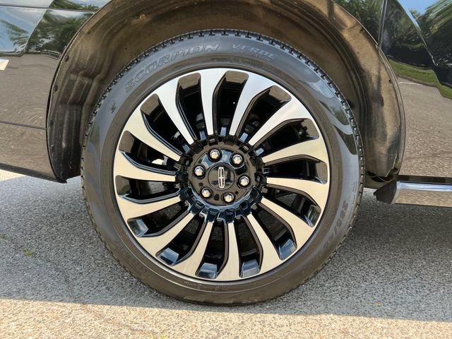 Used 2023 Lincoln Navigator L Black Label AWD/4WD image 14