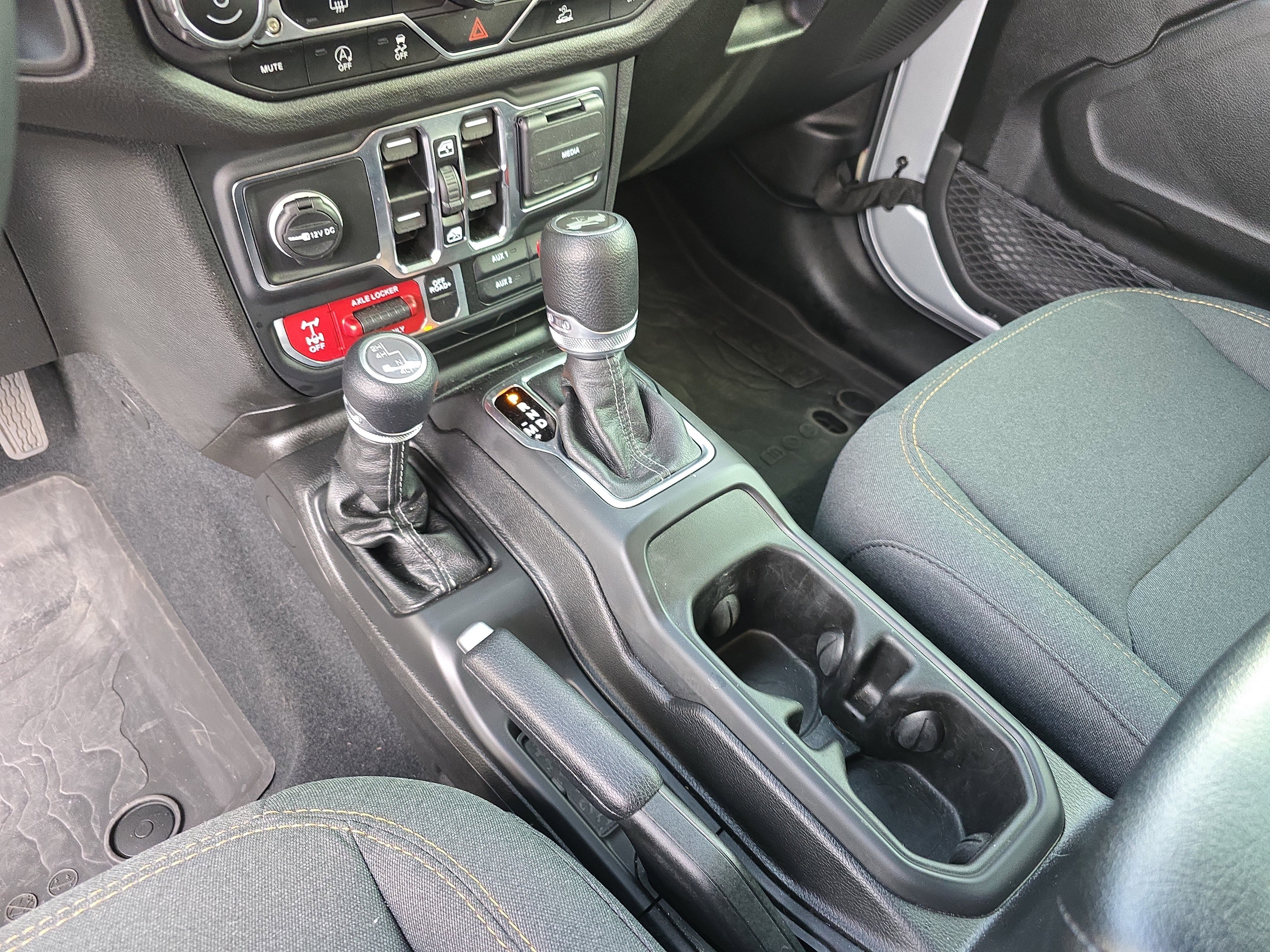 Used 2024 Jeep Wrangler Willys image 32