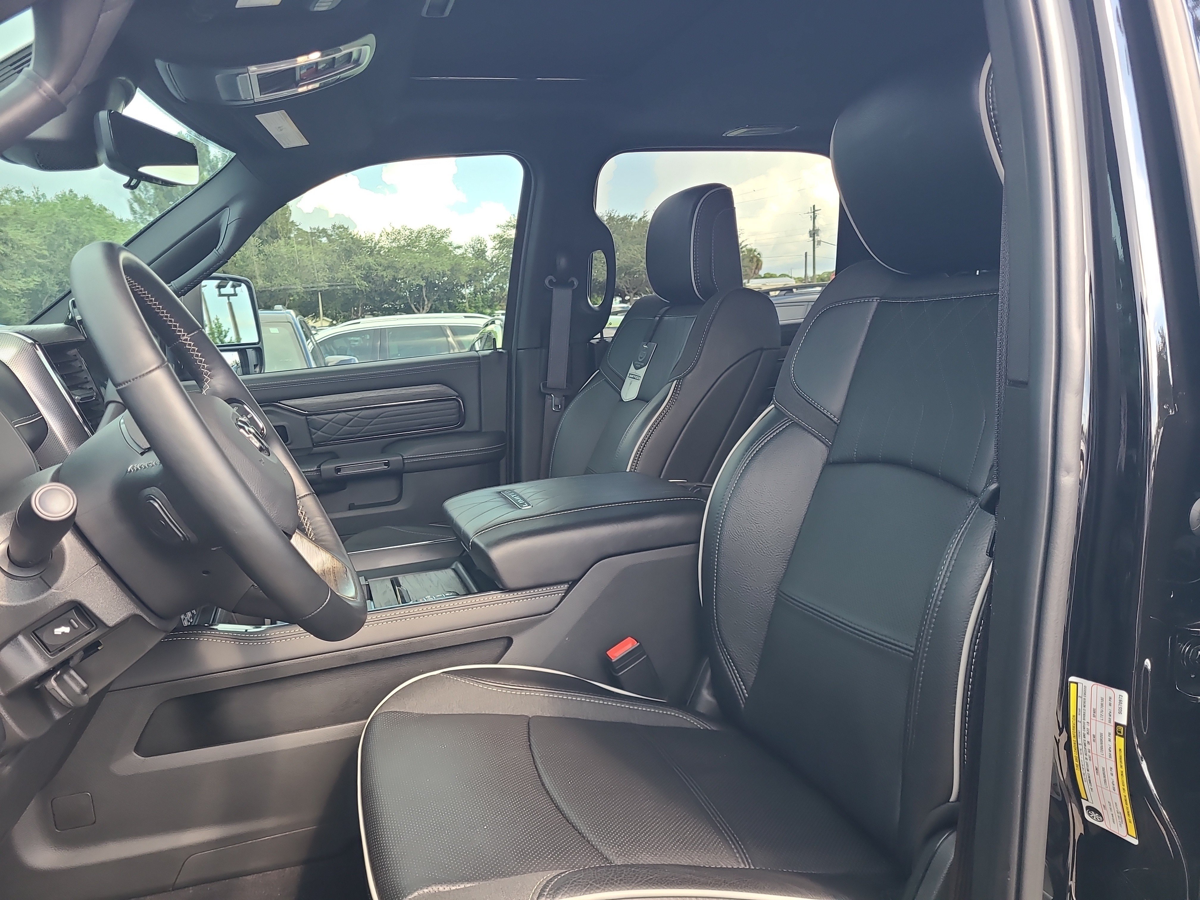 Used 2025 RAM 3500 Limited AWD/4WD image 18