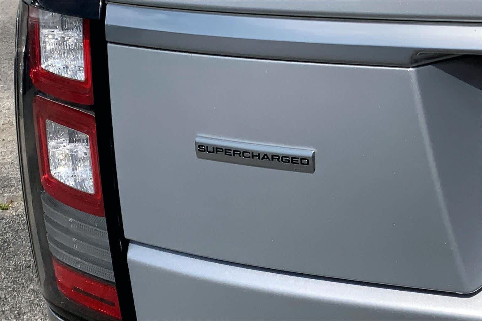 Used 2017 Land Rover Range Rover Supercharged AWD/4WD image 10