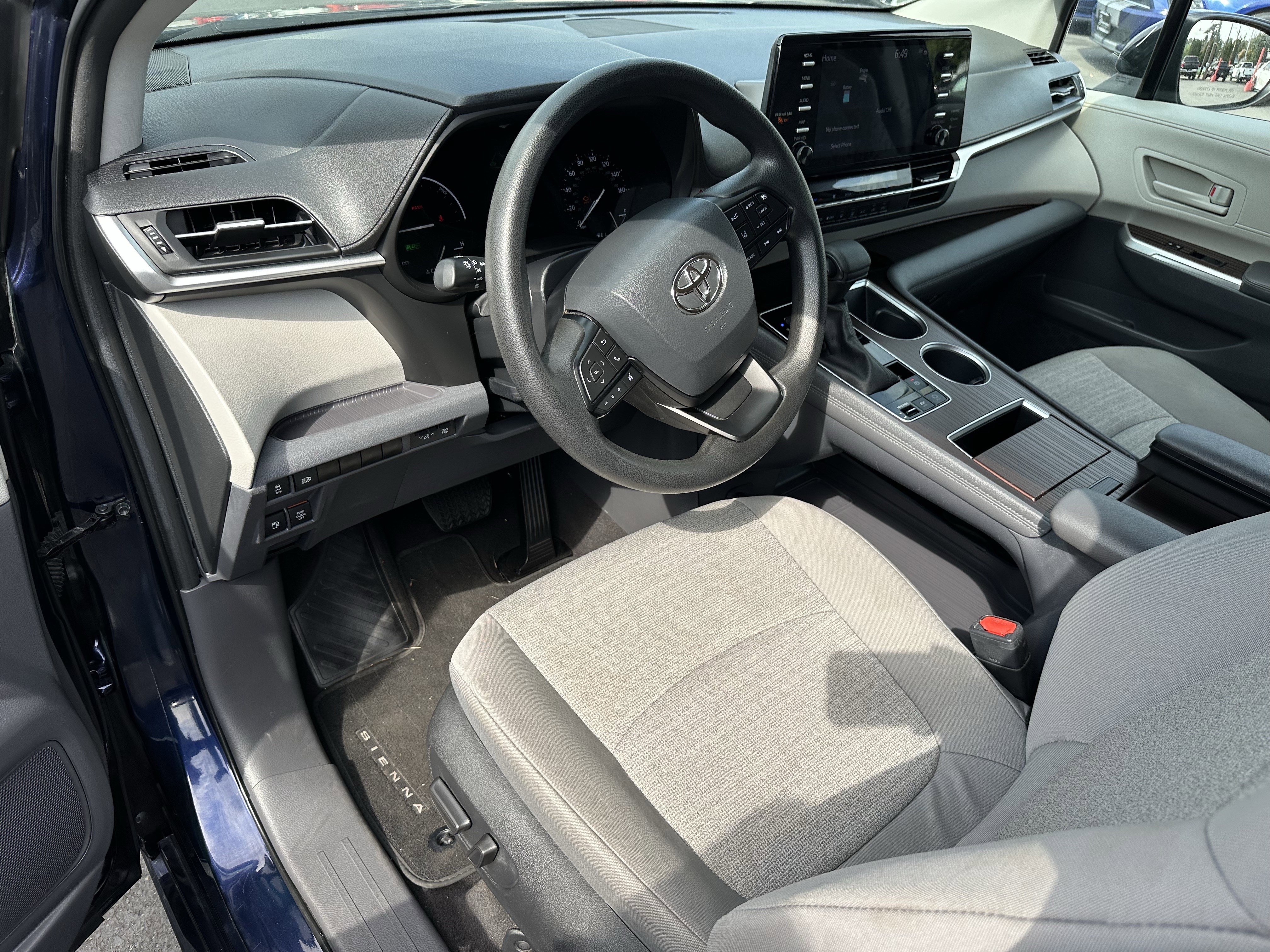 Used 2023 Toyota Sienna LE image 23