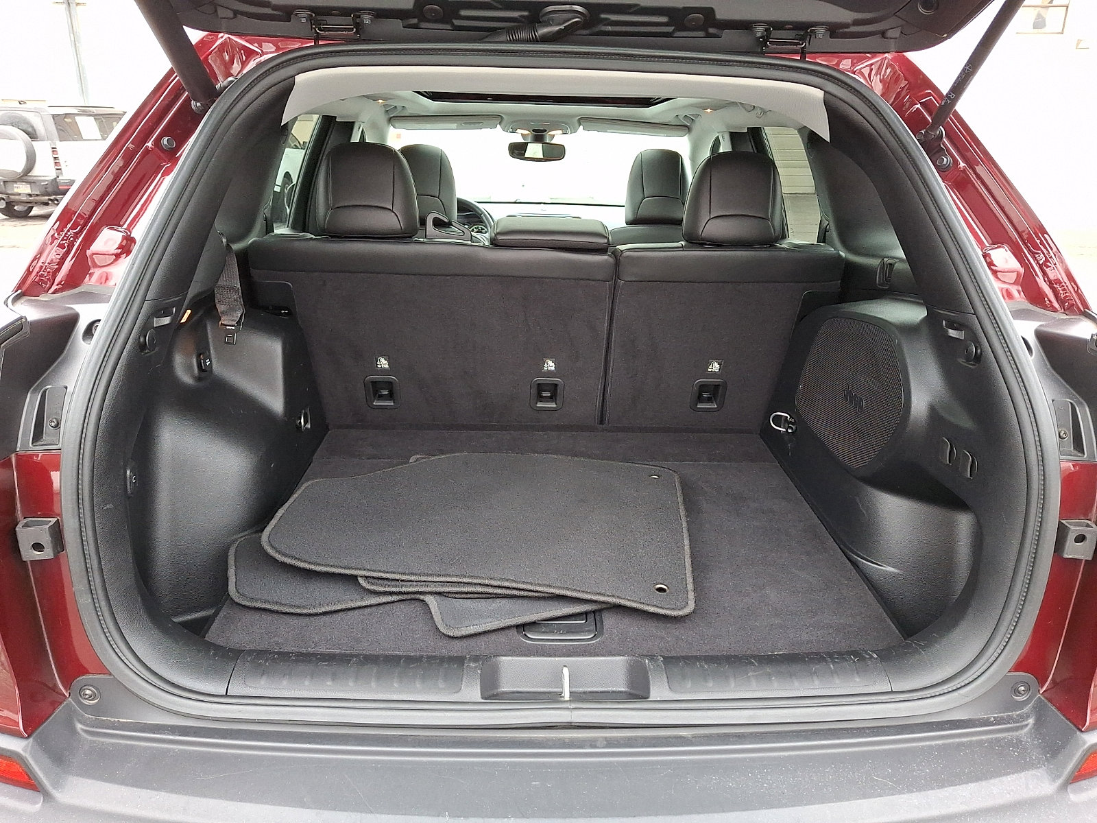 Used 2019 Jeep Cherokee Limited image 29