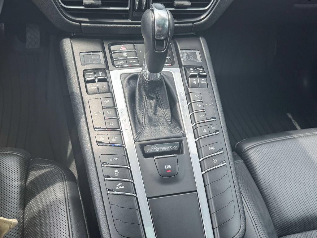 Used 2021 Porsche Macan AWD/4WD image 29