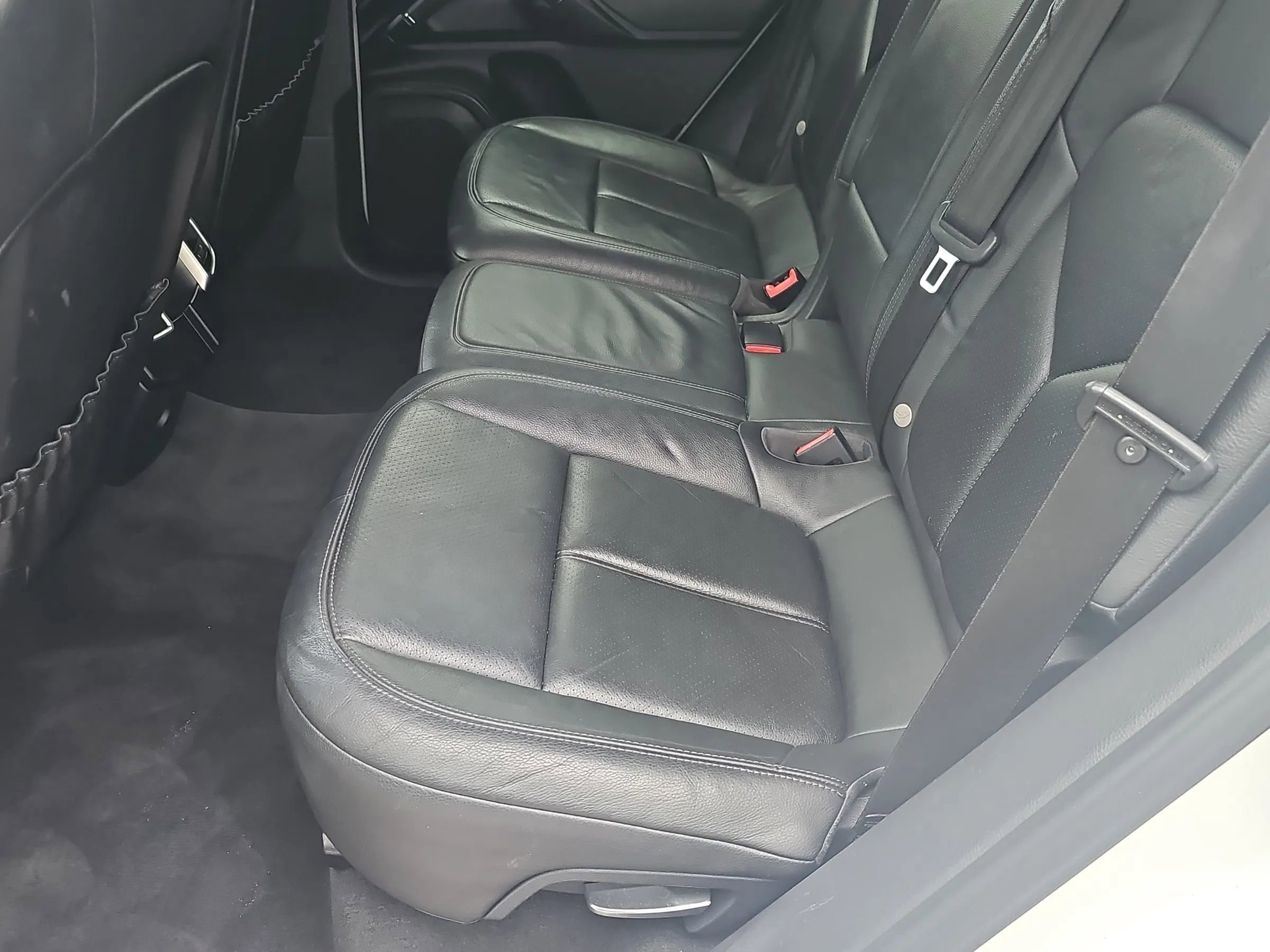 Used 2014 Porsche Cayenne image 31