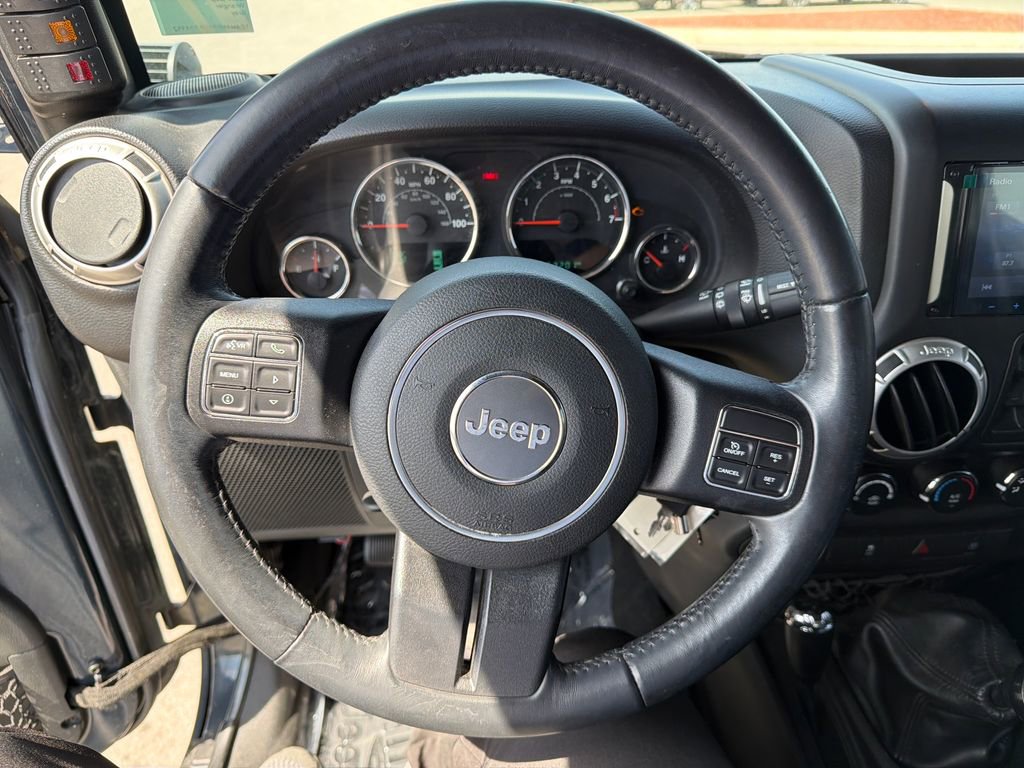 Used 2017 Jeep Wrangler Unlimited Rubicon w/ Connectivity Group image 17