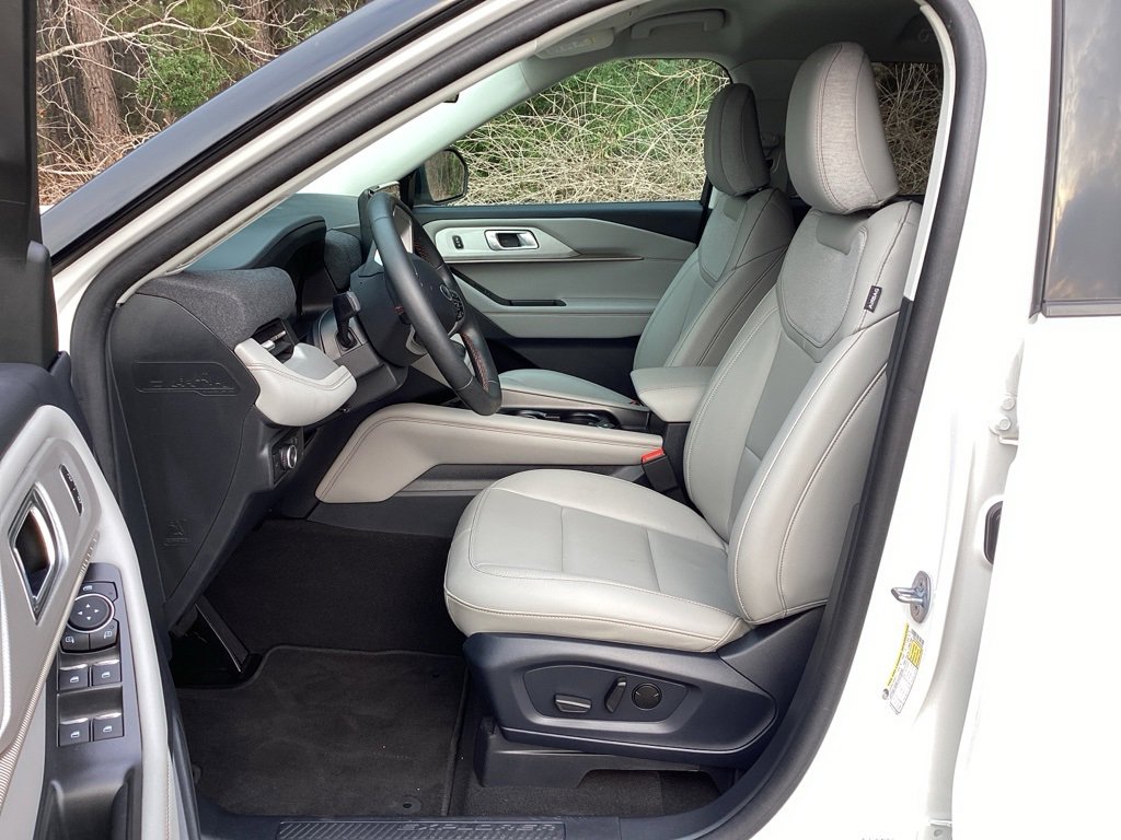 Used 2025 Ford Explorer Active w/ Active Comfort Package image 29