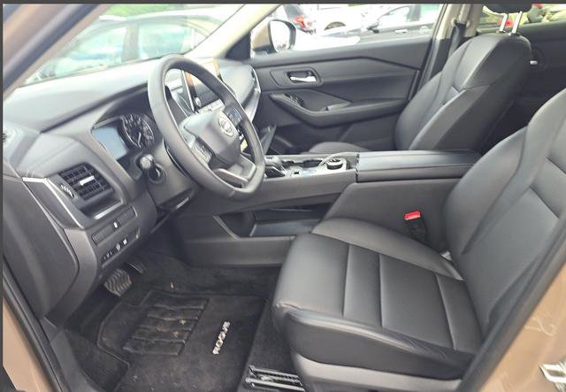Certified 2025 Nissan Rogue SV w/ SV Premium Package AWD/4WD image 6