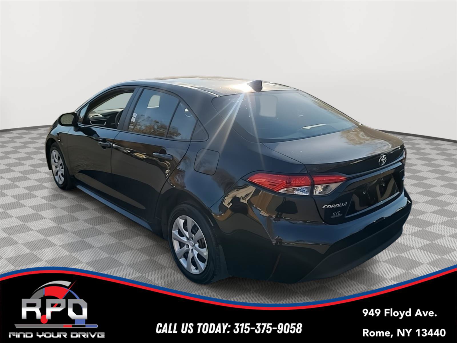 Used 2024 Toyota Corolla LE FWD image 3