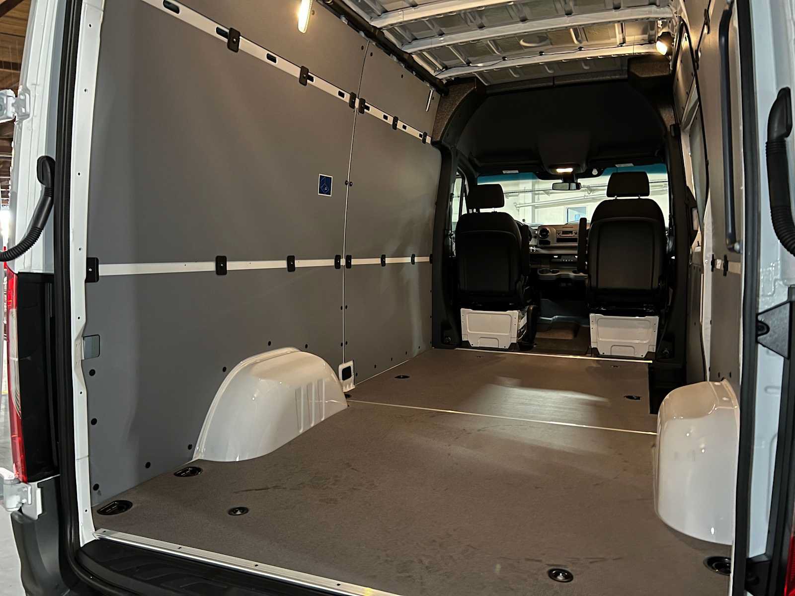 Used 2025 Mercedes-Benz Sprinter 2500 image 19