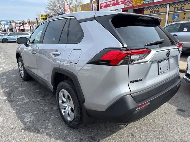 Used 2022 Toyota RAV4 LE image 5