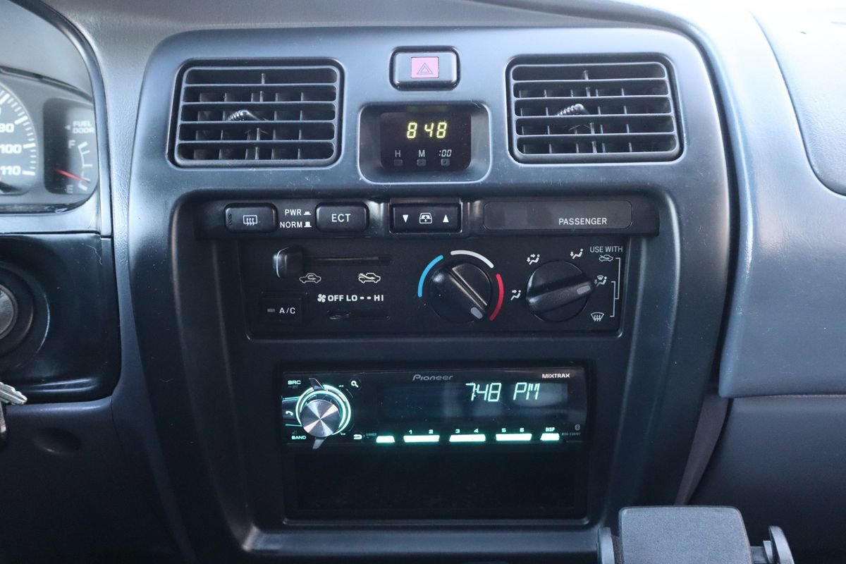 Used 2000 Toyota 4Runner SR5 image 32