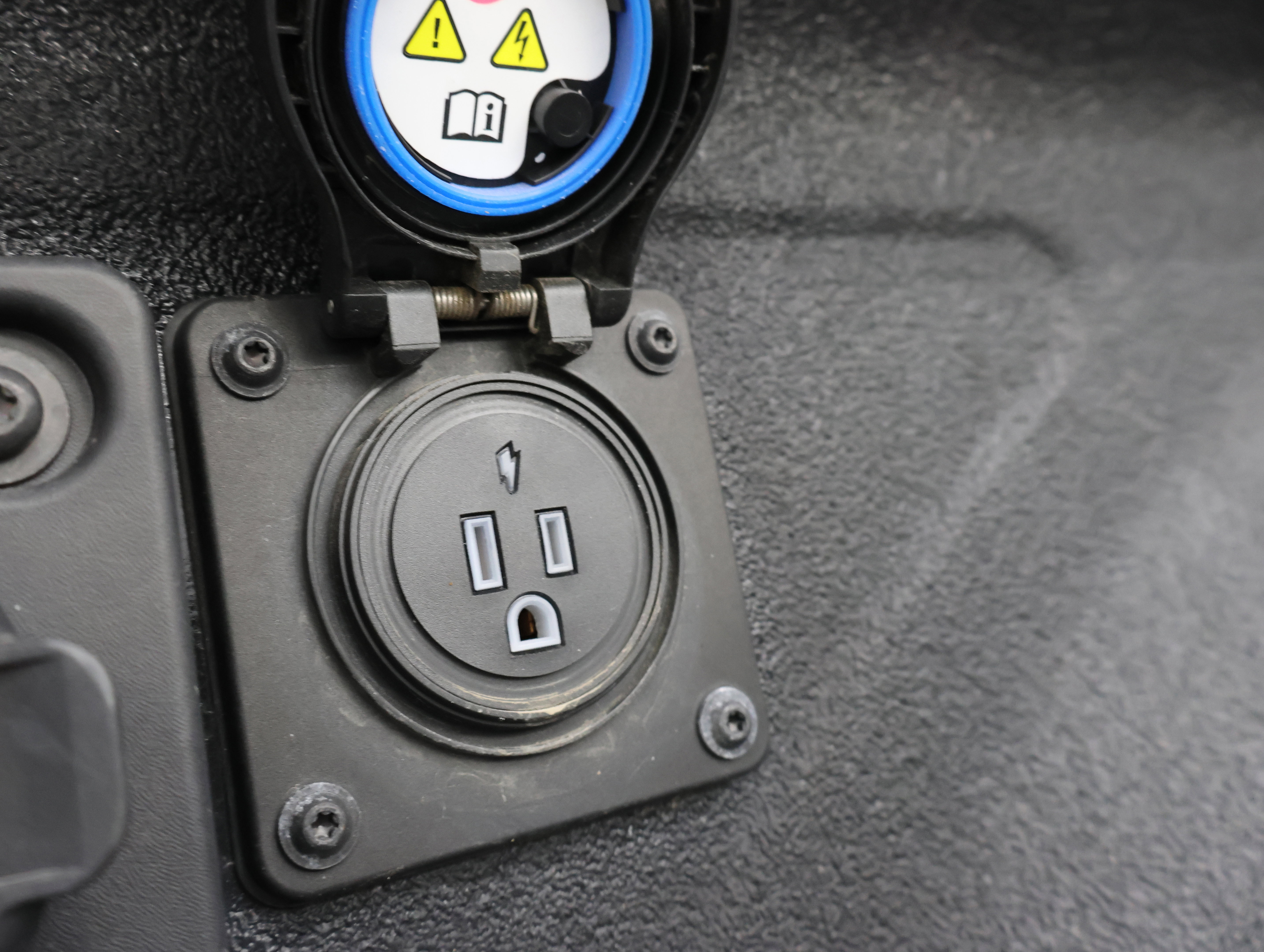 Used 2024 RAM 3500 Big Horn w/ Sport Appearance Package image 34