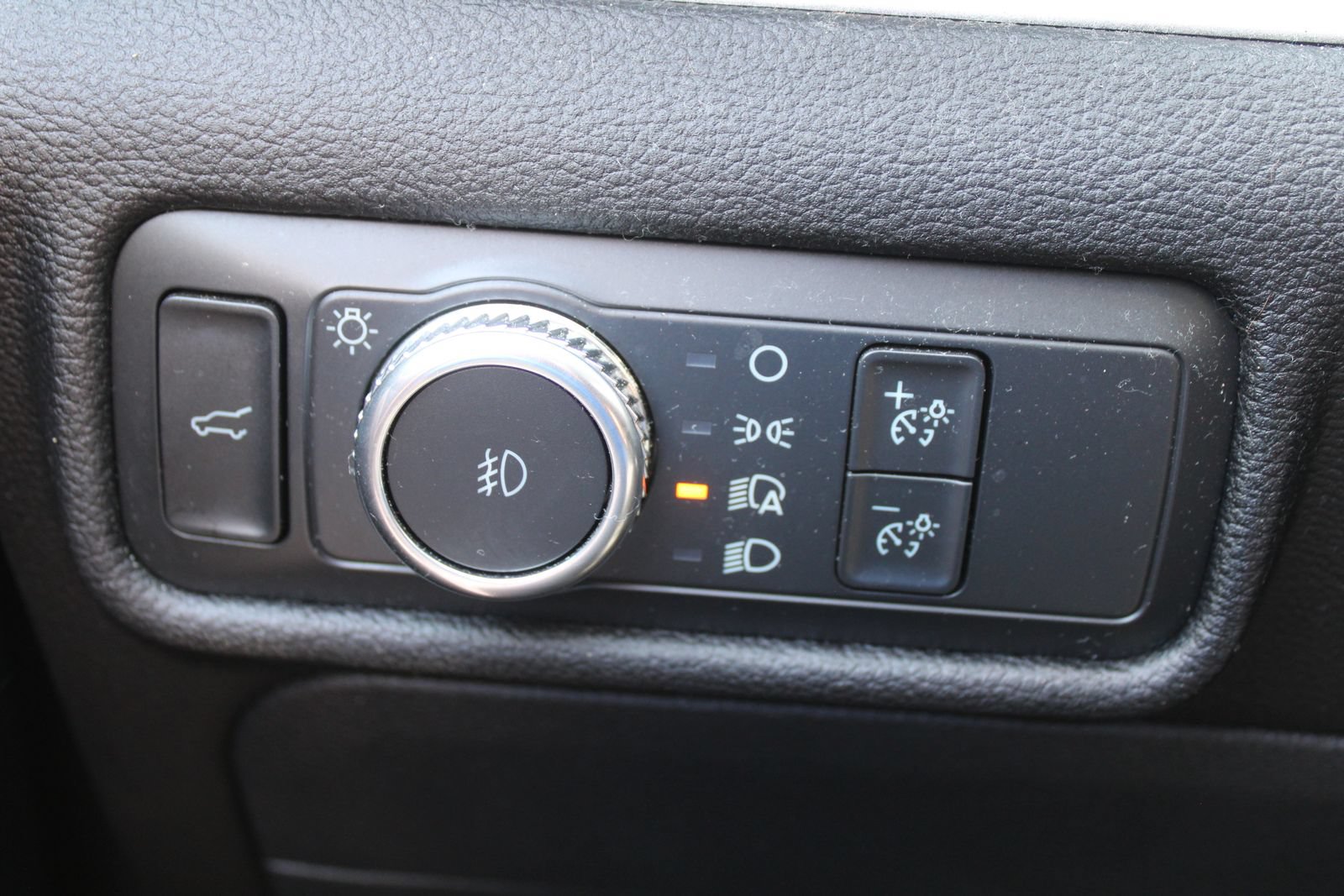 Used 2022 Ford Explorer XLT w/ Equipment Group 202A AWD/4WD image 27