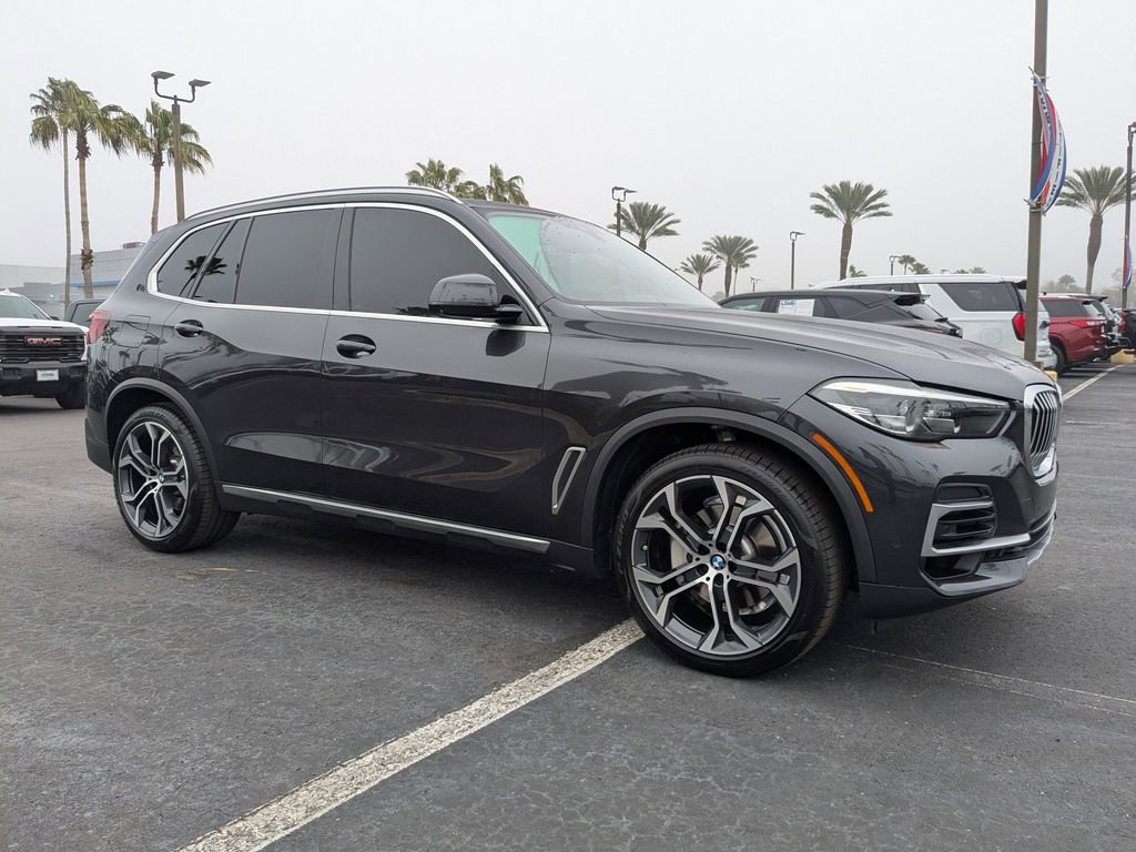 Used 2022 BMW X5 sDrive40i w/ Premium Package image 2