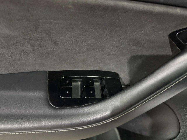 Used 2020 Tesla Model 3 Standard Range Plus image 17