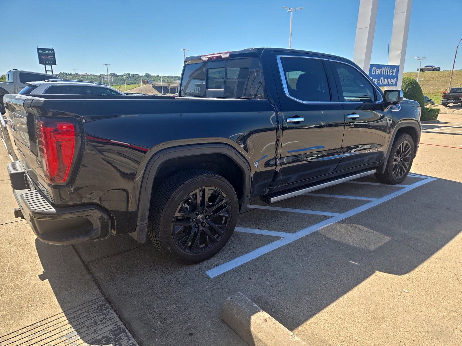 Used 2026 GMC Sierra 1500 Denali w/ Technology Package AWD/4WD image 6