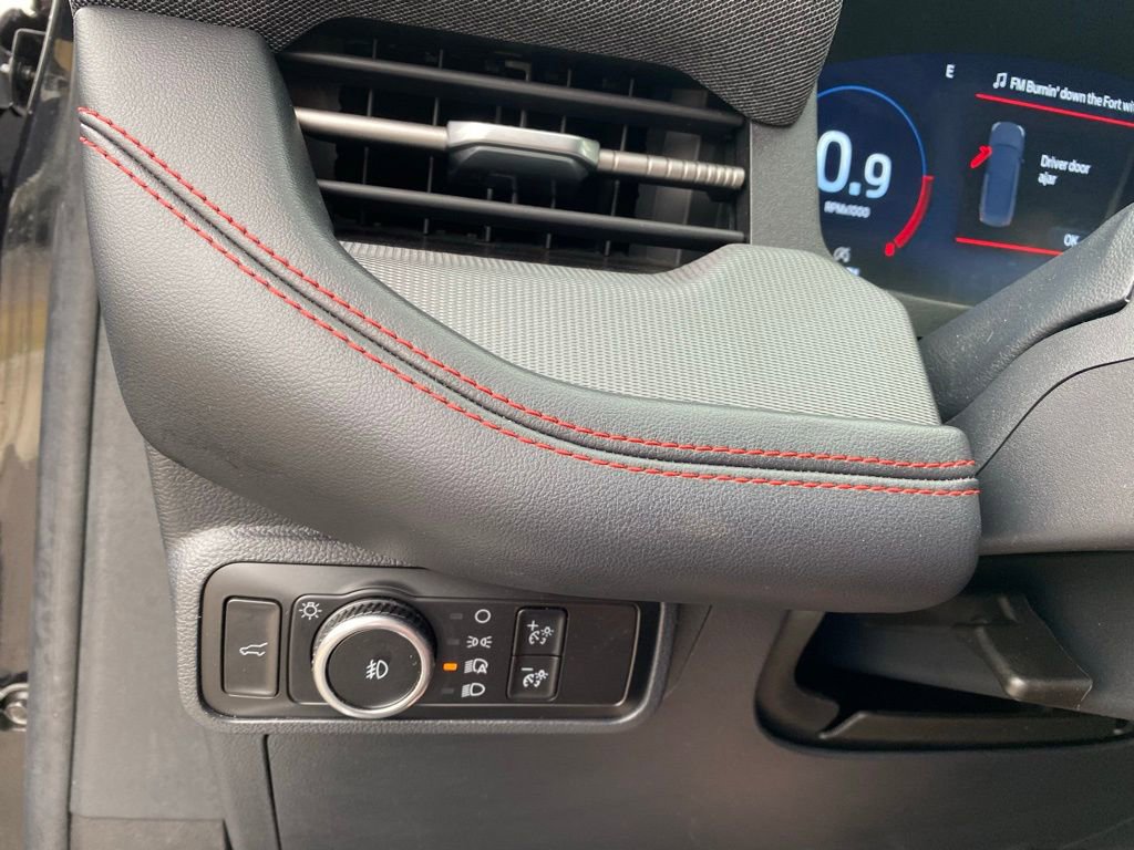 Used 2025 Ford Explorer ST-Line w/ ST-Line Street Pack image 13