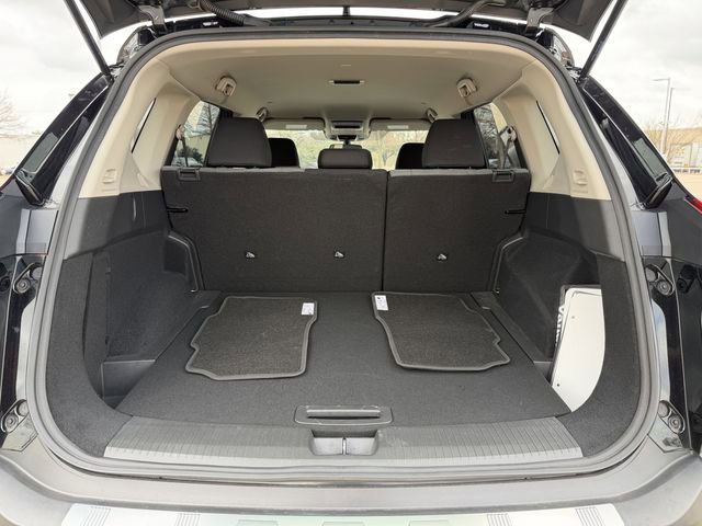 Used 2023 Nissan Rogue SV image 29