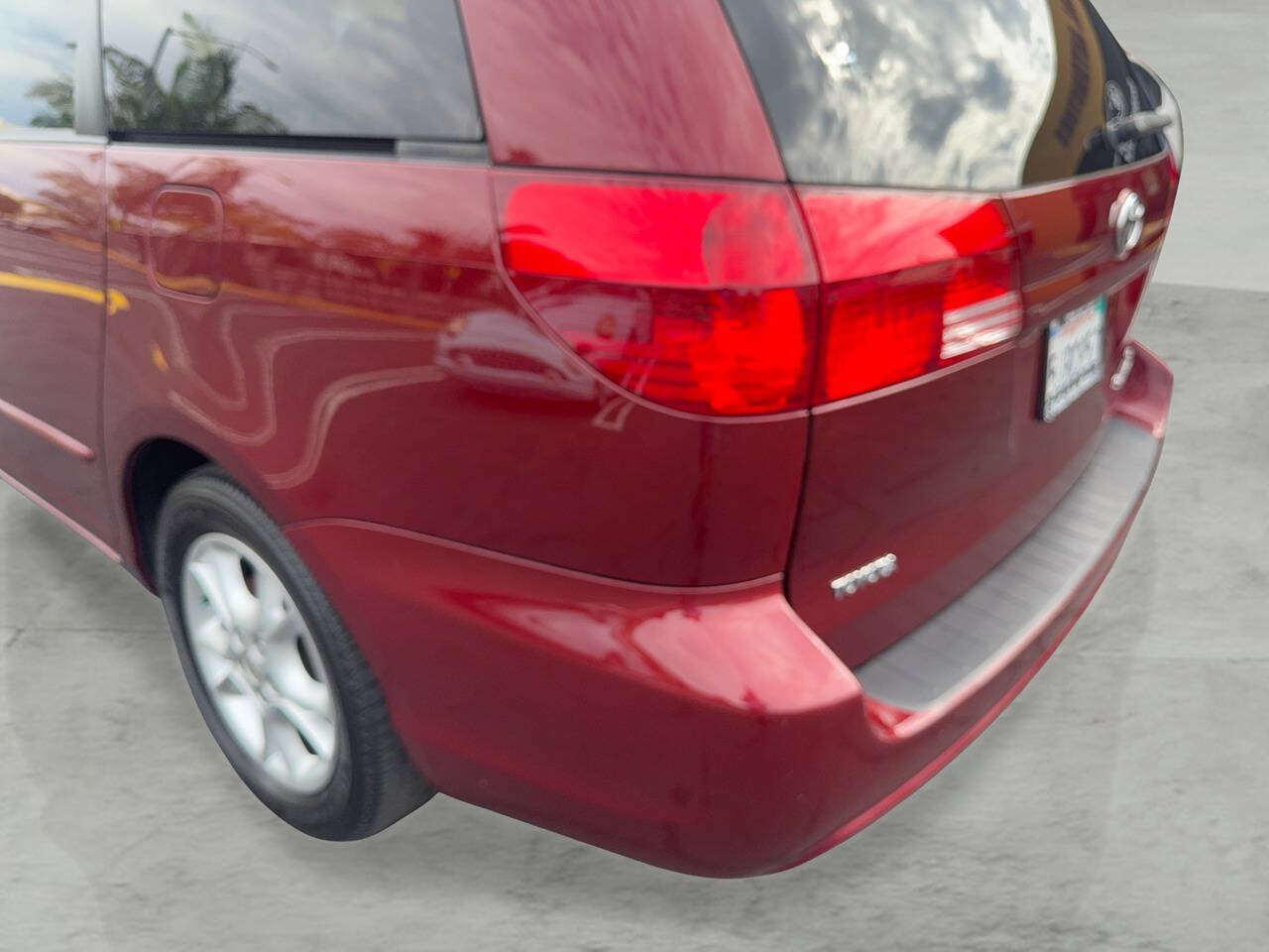 Used 2004 Toyota Sienna XLE w/ XLE Pkg 19 FWD image 29