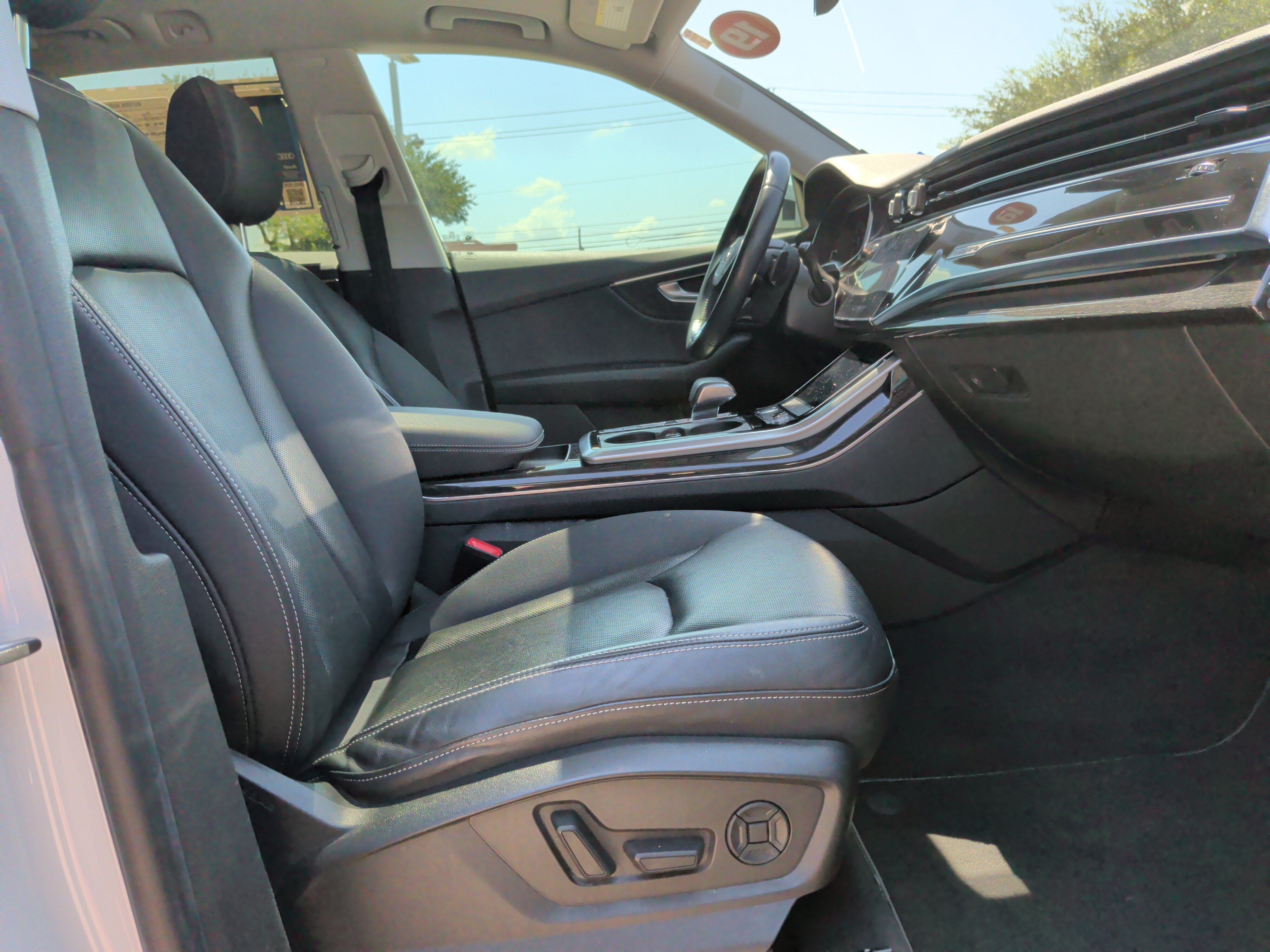 Used 2019 Audi Q8 Premium Plus AWD/4WD image 34