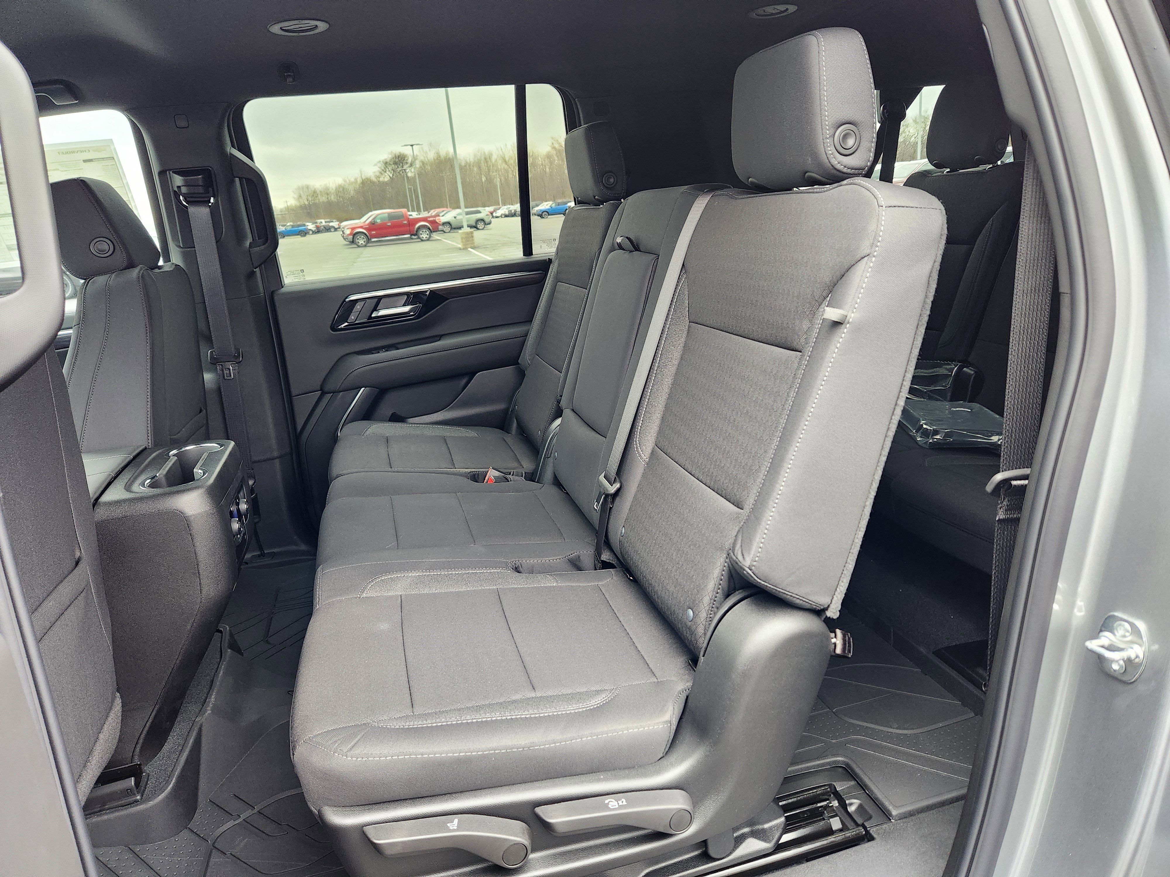 New 2026 Chevrolet Suburban LS image 9