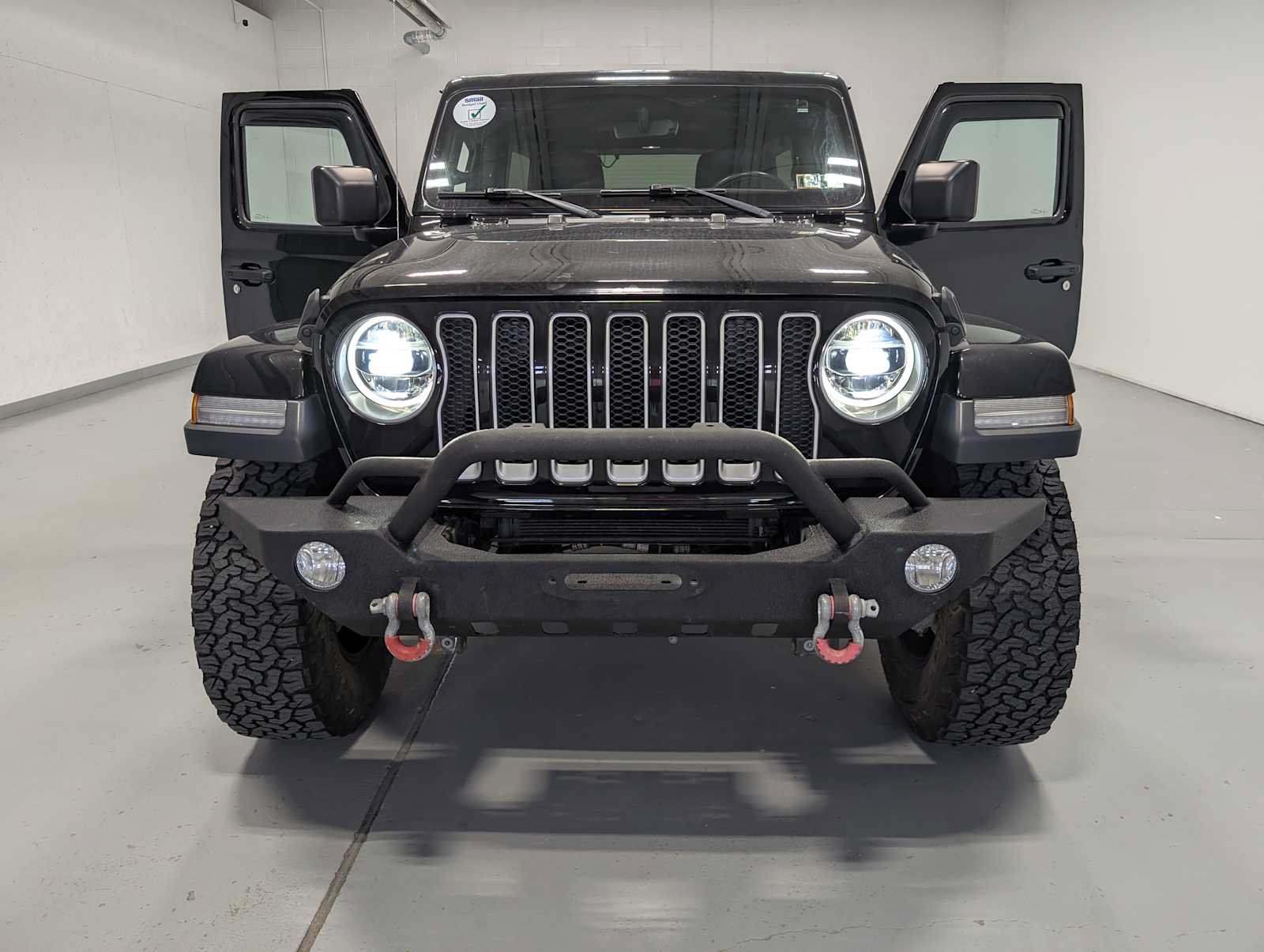 Used 2018 Jeep Wrangler Unlimited Sahara AWD/4WD image 13