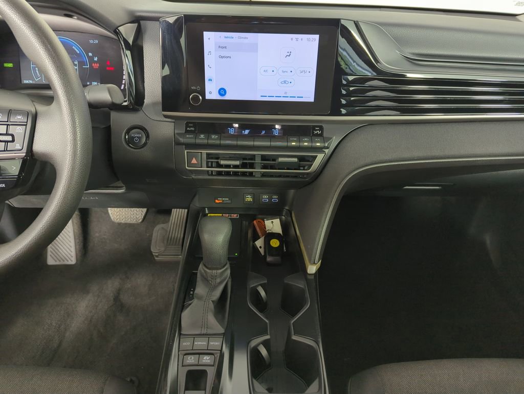 Used 2025 Toyota Camry LE FWD image 24