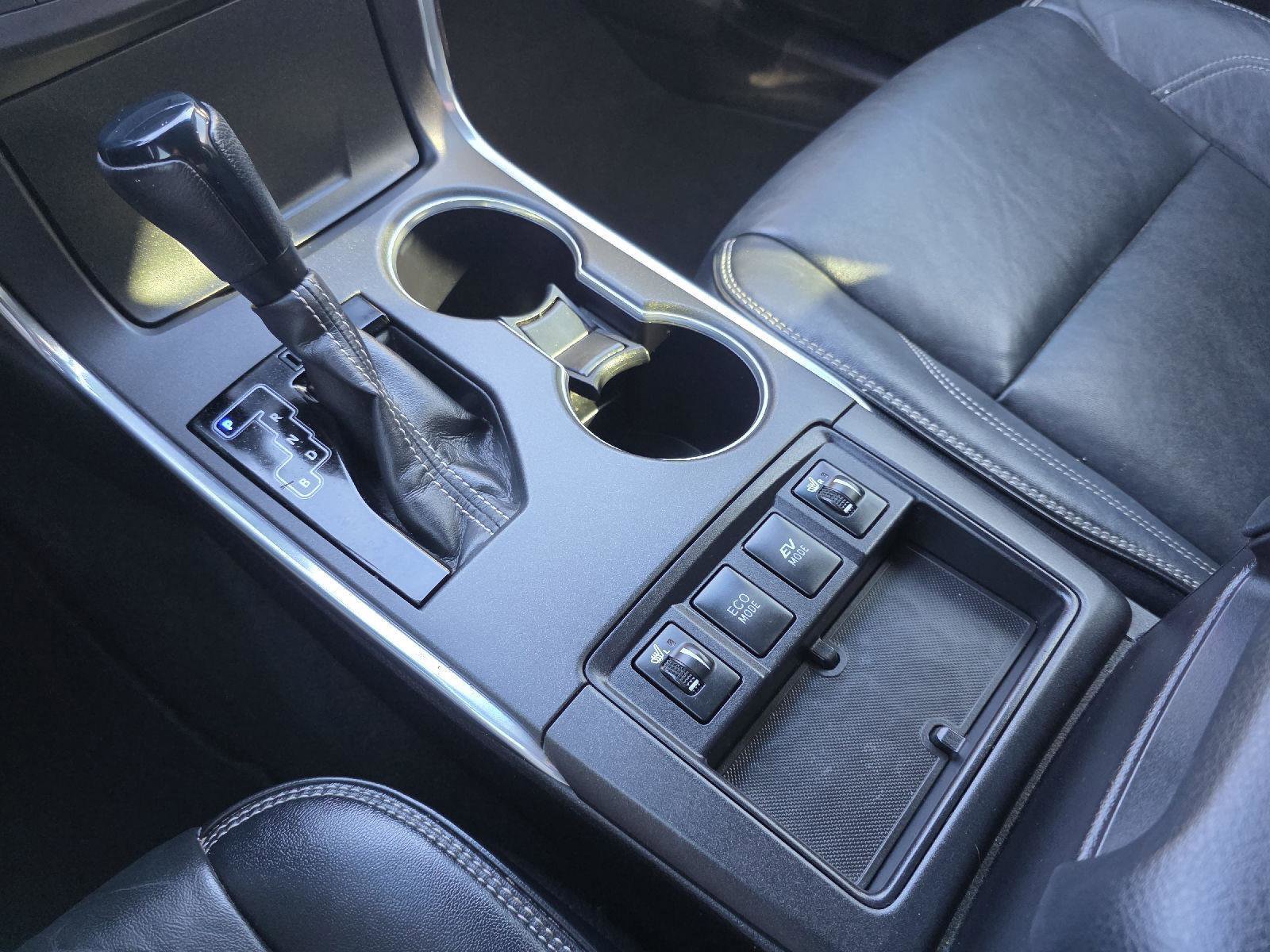 Used 2015 Toyota Camry XLE image 17