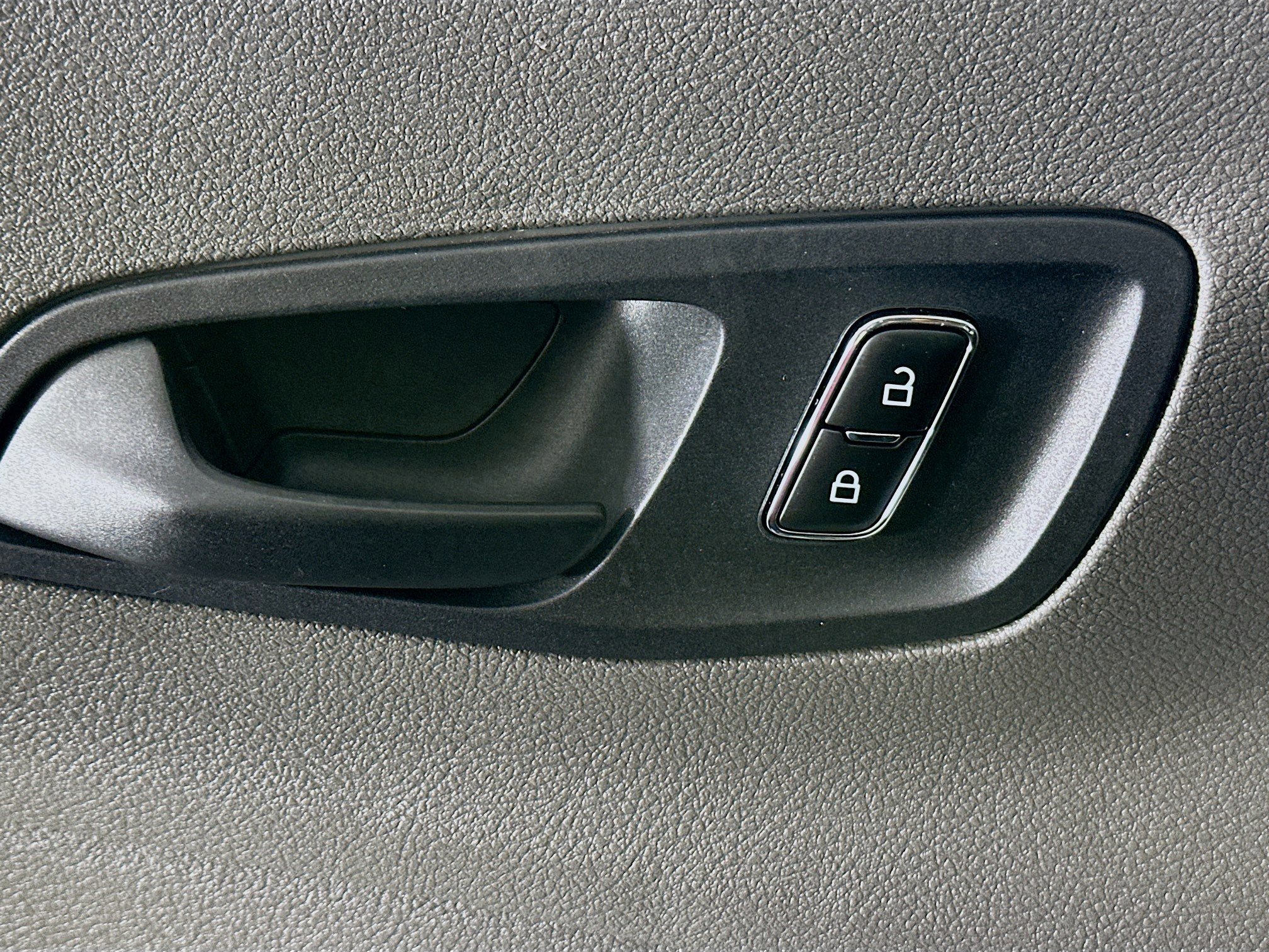 Used 2023 Ford Transit 350 XLT image 14