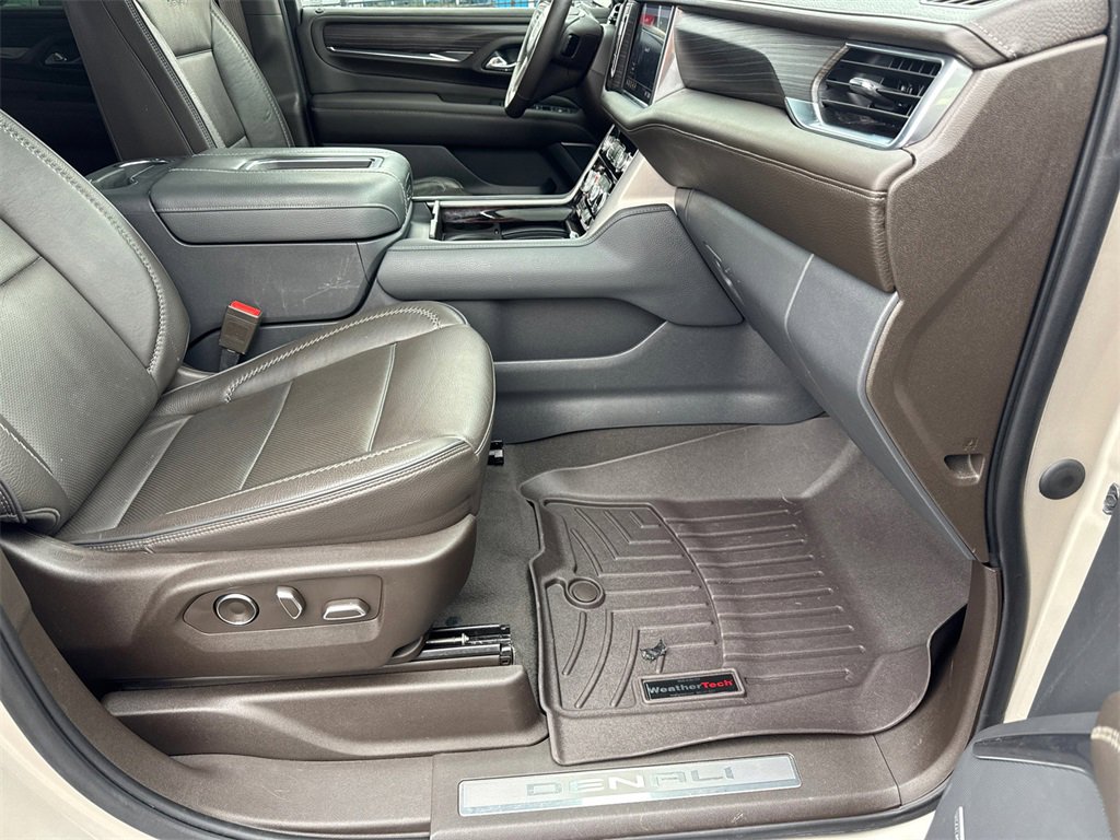 Used 2021 GMC Yukon Denali w/ Denali Premium Package image 14