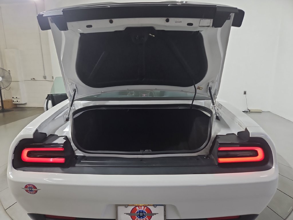 Used 2016 Dodge Challenger SXT w/ Driver Convenience Group RWD image 21