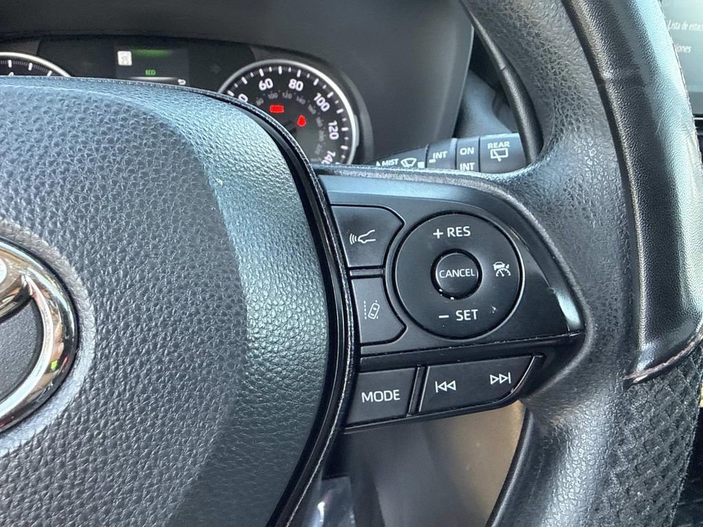 Used 2022 Toyota RAV4 XLE w/ Convenience Package image 38
