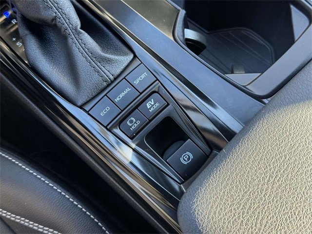 Used 2025 Toyota Camry SE image 30