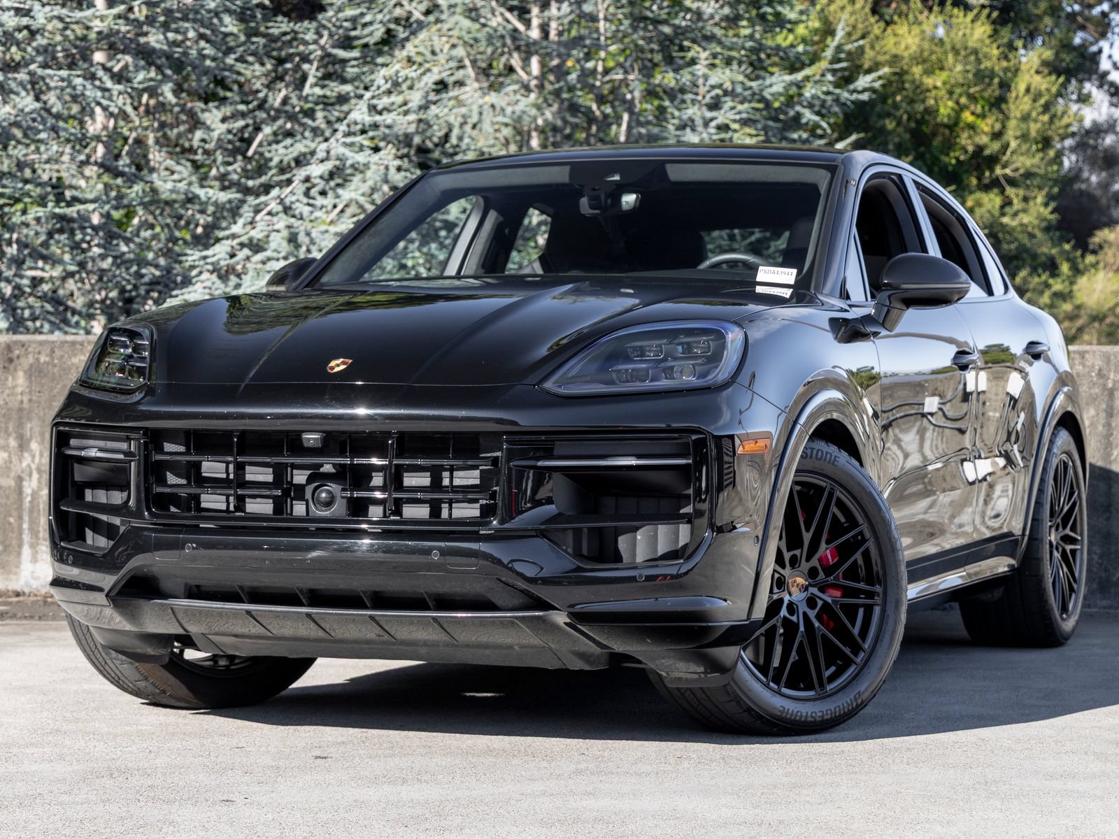 Certified 2025 Porsche Cayenne GTS AWD/4WD image 1