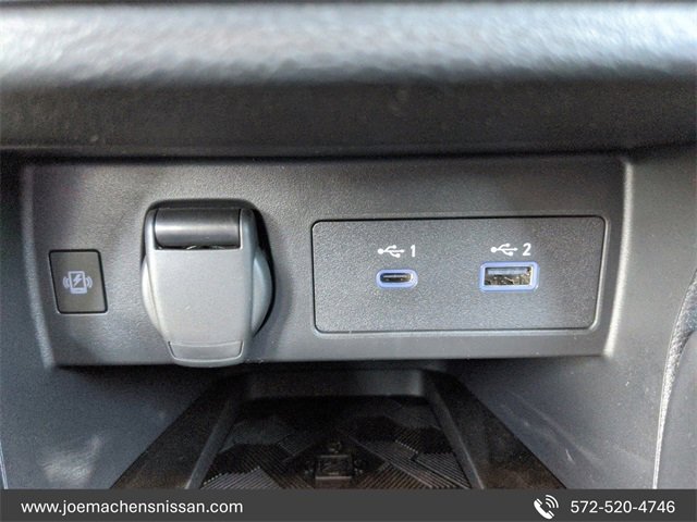 New 2025 Nissan Versa SR w/ Trunk Package image 21